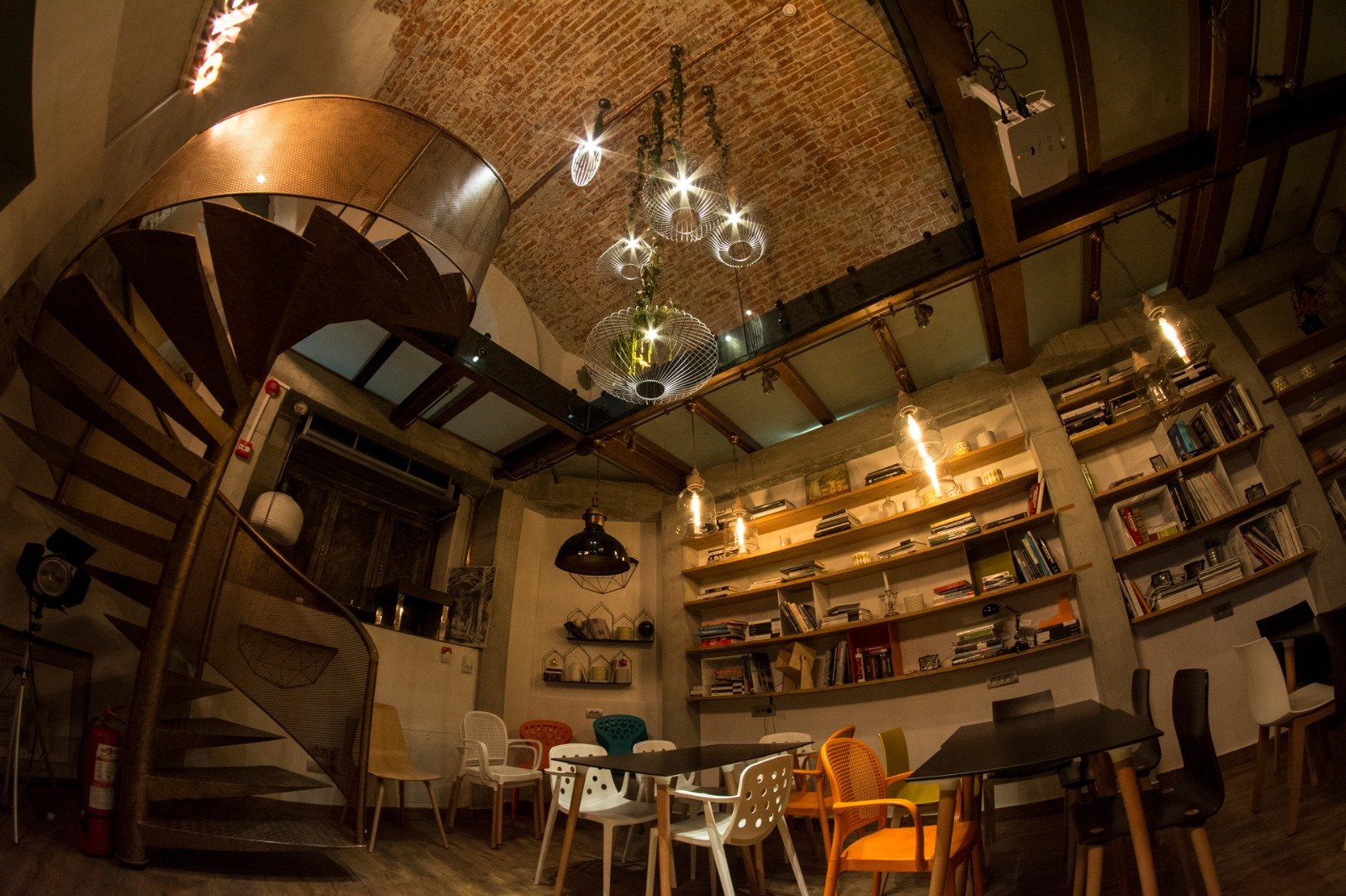Biblioteka Hub - Sală de cursuri București. Ianuarie 2024