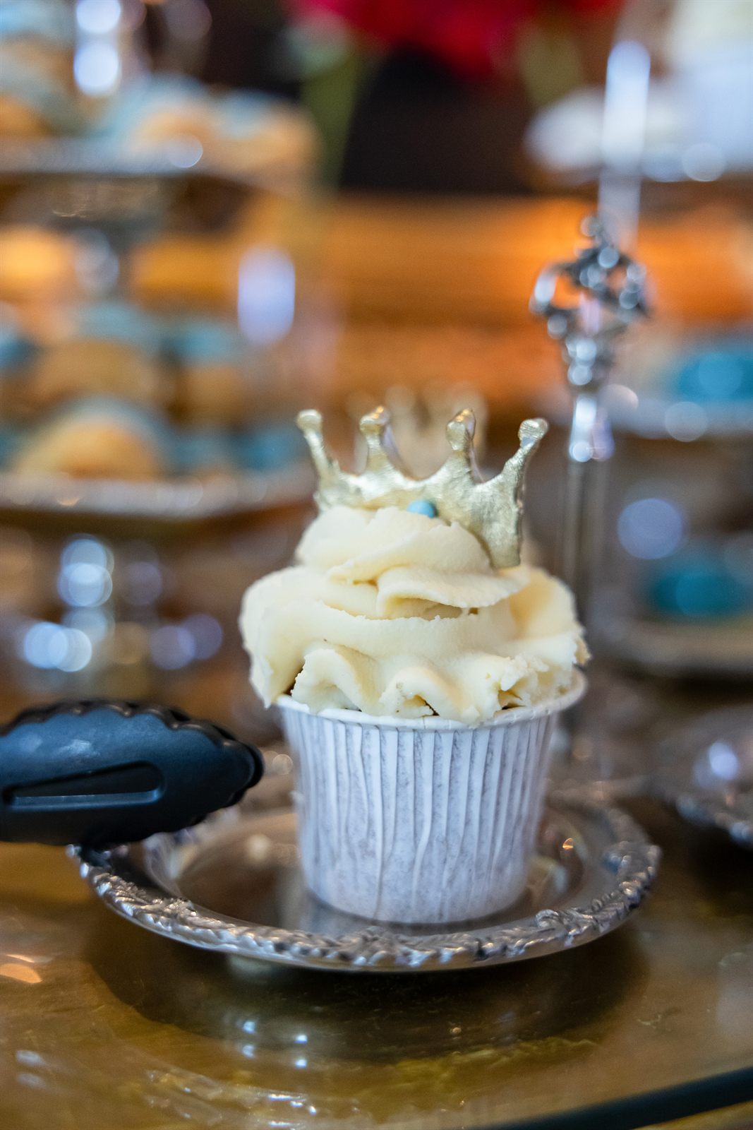 Cupcake cu coroniță, desert la botezul elegant de la Palatul Noblesse