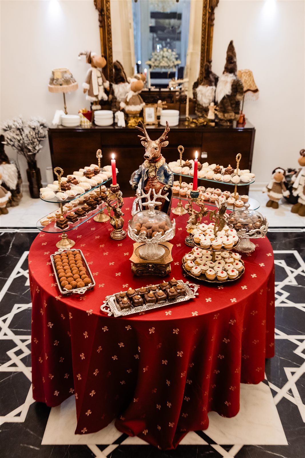 Masa rotundă a candy bar-ului de Crăciun din Sala Gallery