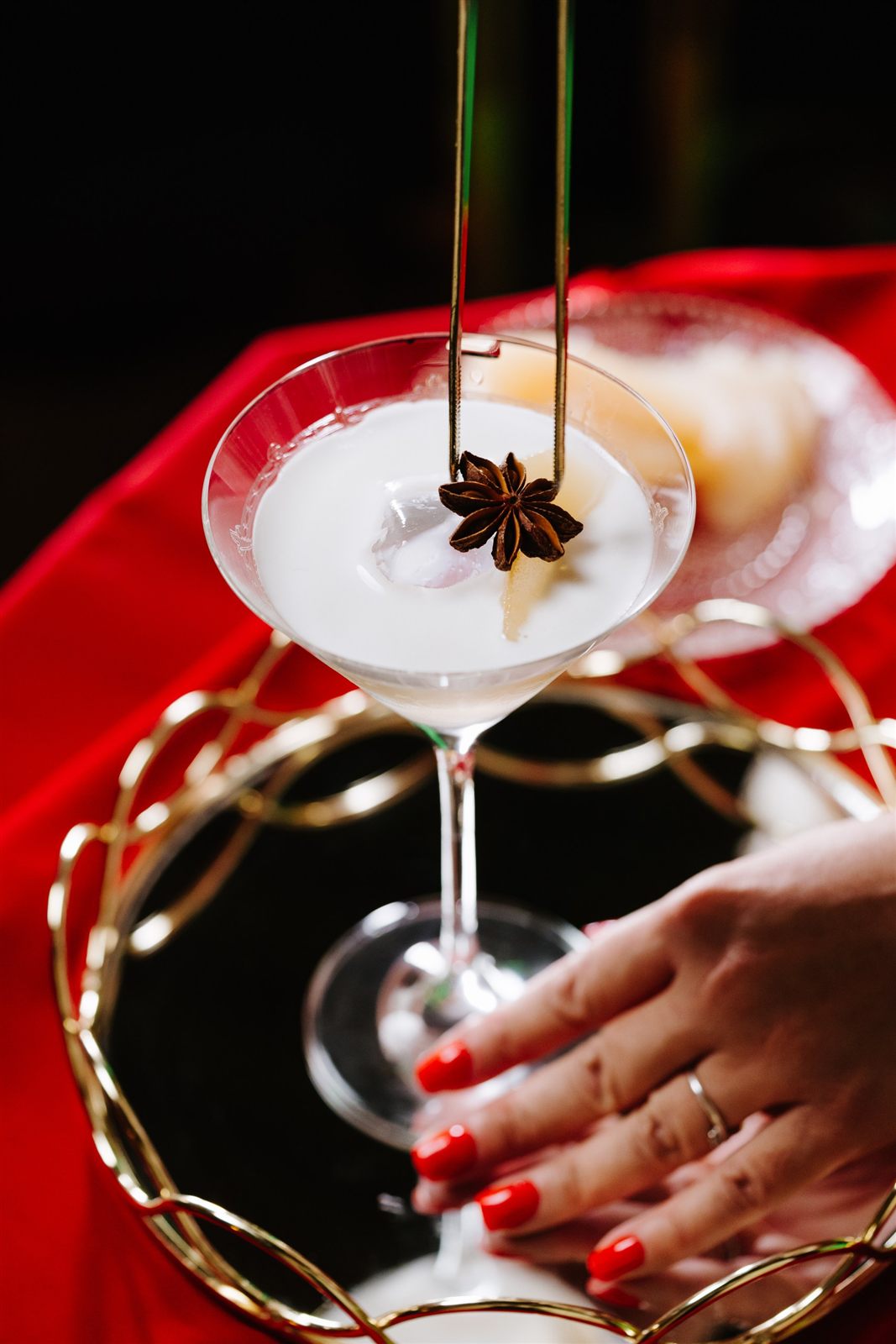 Cocktail de iarnă alb cu anason stelat, open bar de Crăciun la Palat