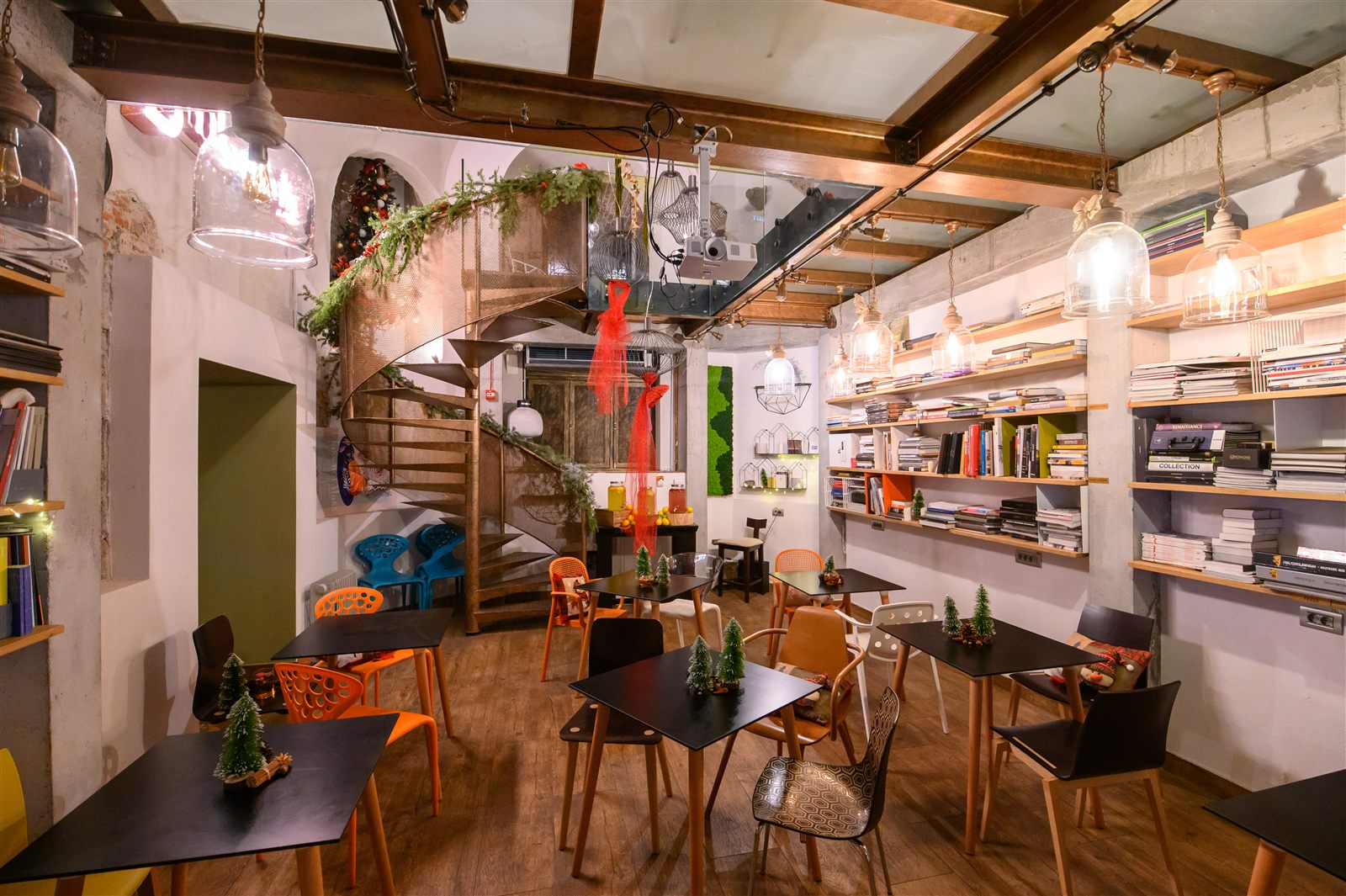 Biblioteka Hub, spațiu urban la demisolul Palatului