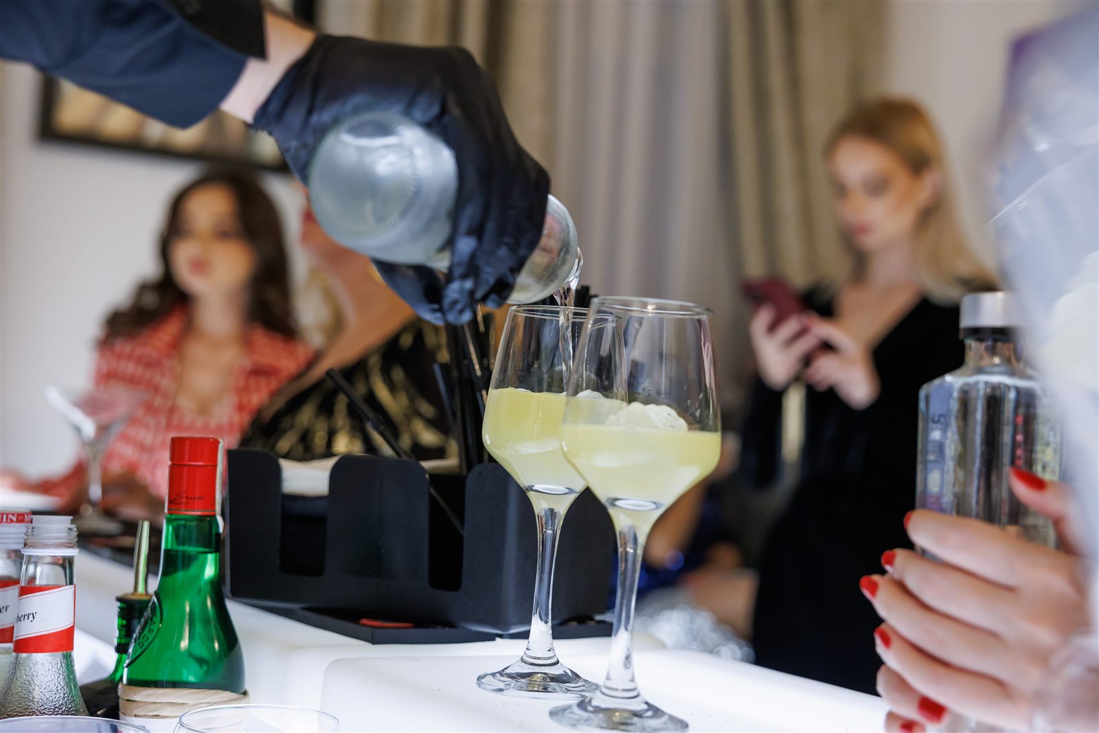 Cocktail de Crăciun pregătit la barul Palatului Noblesse