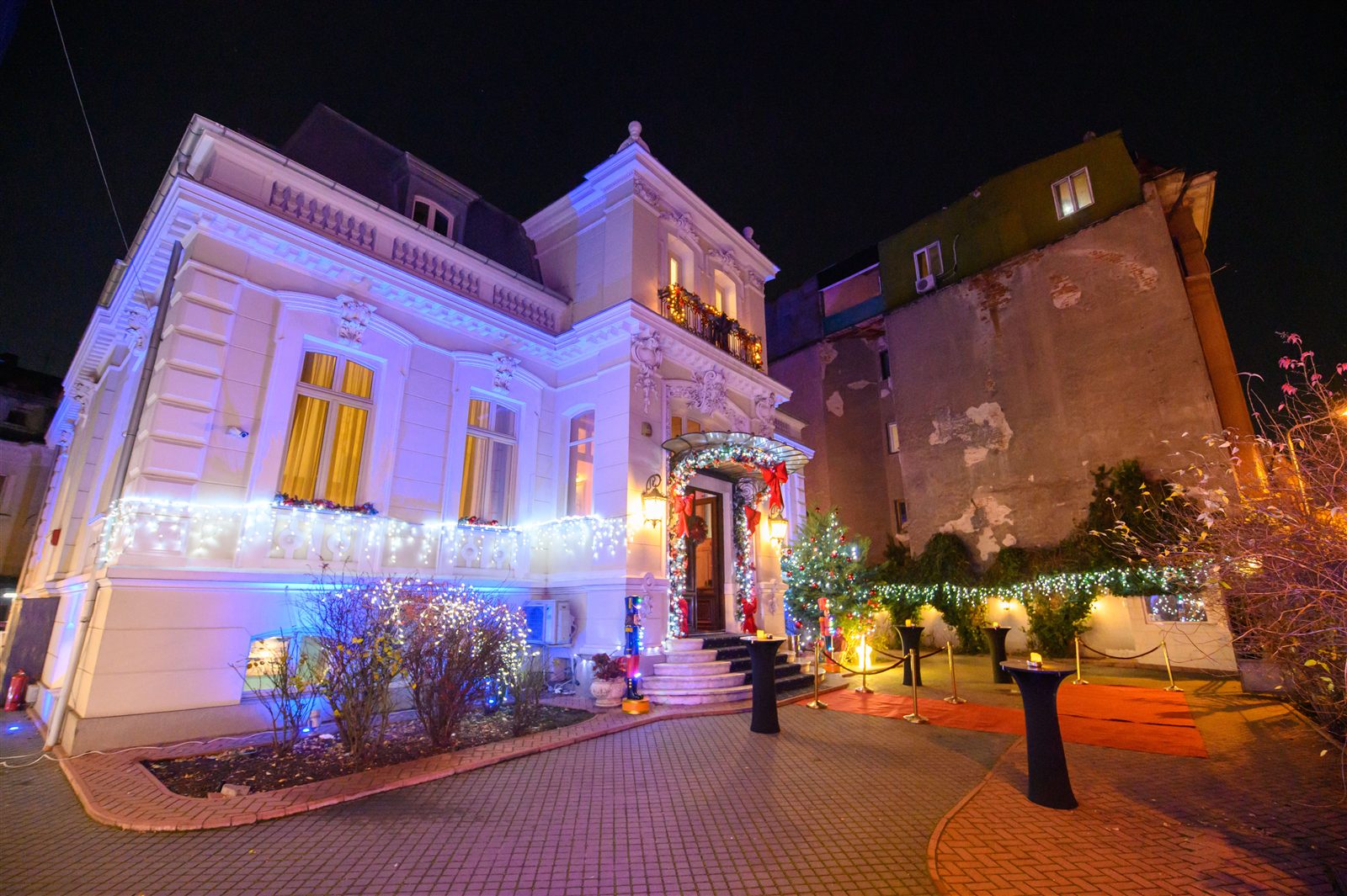 Curtea Palatului Noblesse decorată de Crăciun la Royal Christmas Party 2024