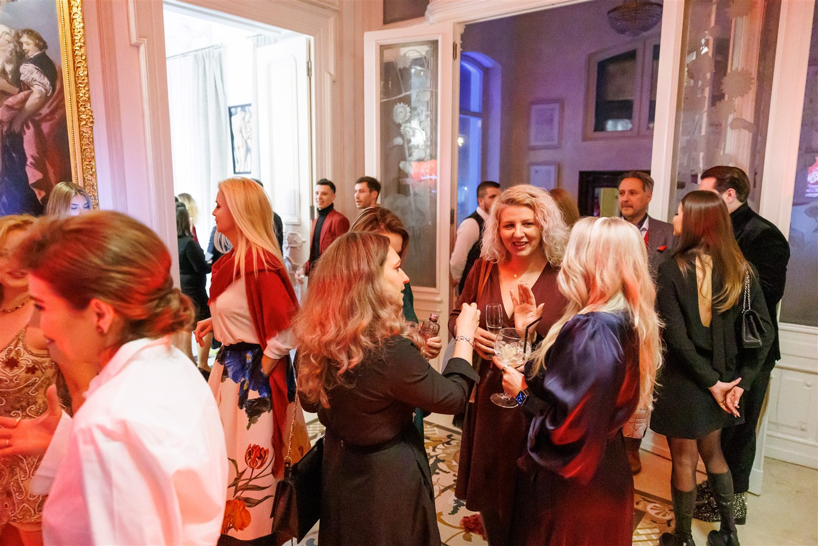 Invitați în salonul de petrecere la Royal Christmas 2024
