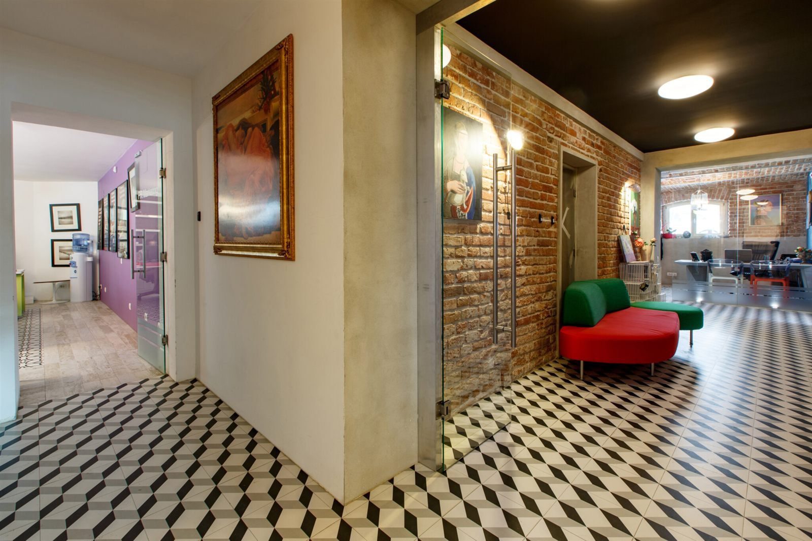 Cărămidă aparentă restaurată, semnătură vizuală a Palatului Noblesse