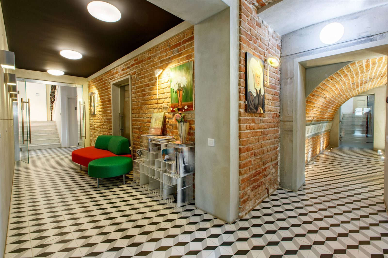 Cărămidă aparentă îmbinată cu decor luxury la Palatul Noblesse
