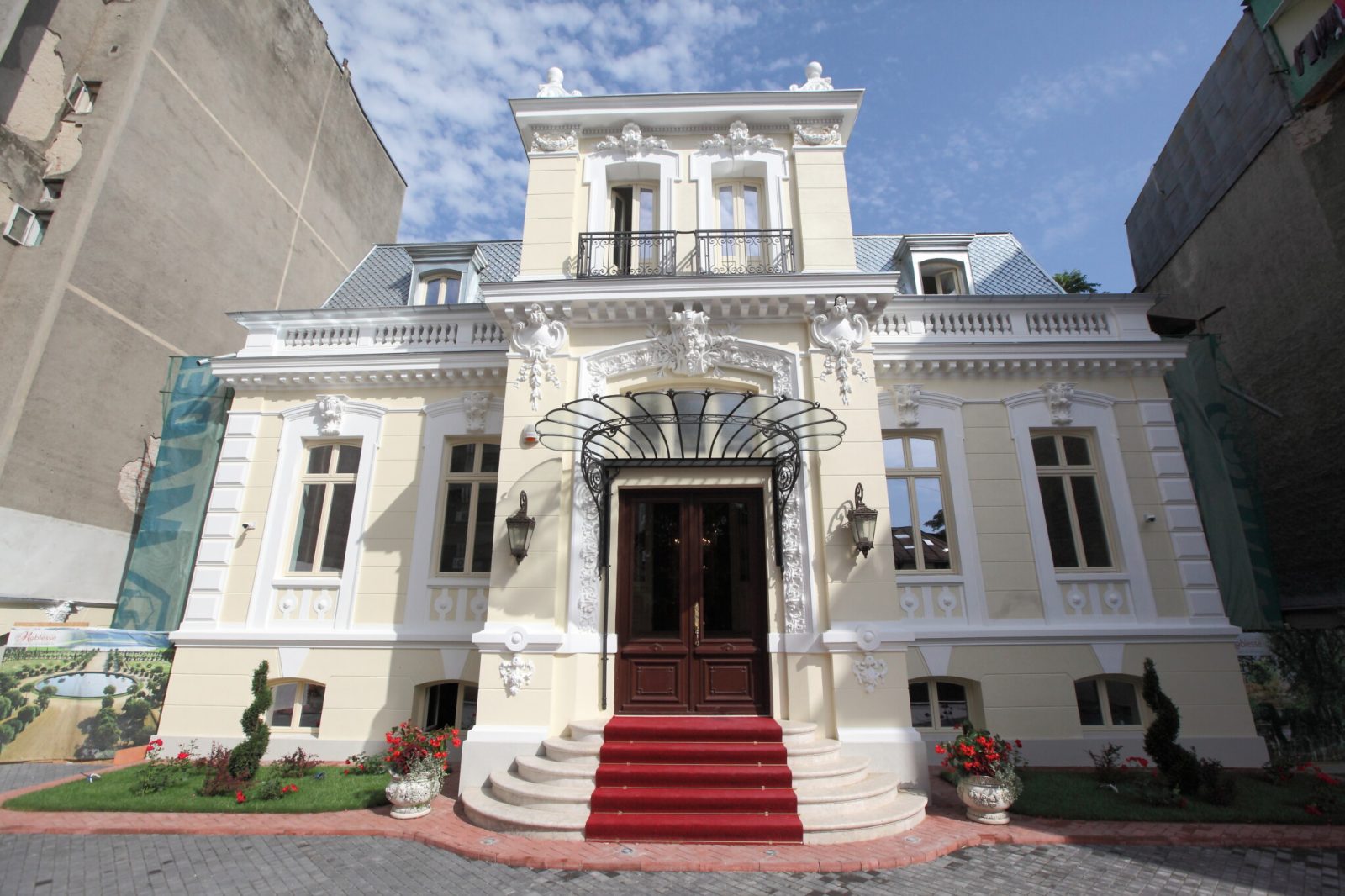 Element ornamental din fier forjat restaurat — Palatul Noblesse