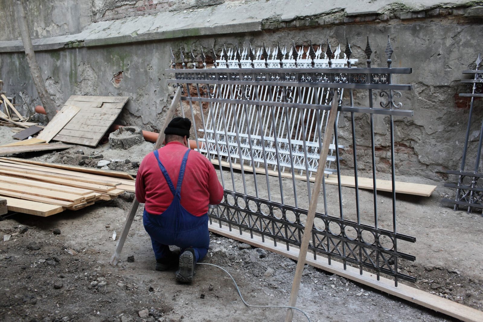 Reproducerea gardului din fier forjat după modelul original — Palatul Noblesse