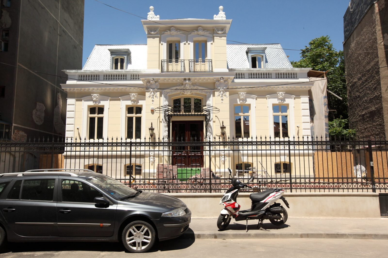 Detaliu de fier forjat restaurat la Palatul Noblesse