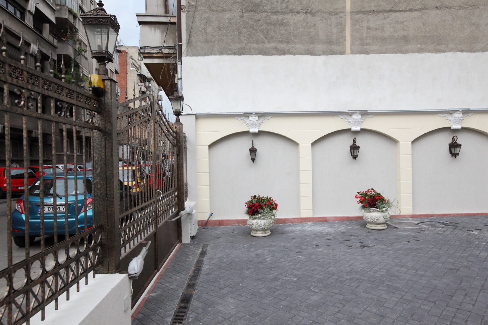 Fier forjat restaurat la Palatul Noblesse — detaliu de epocă