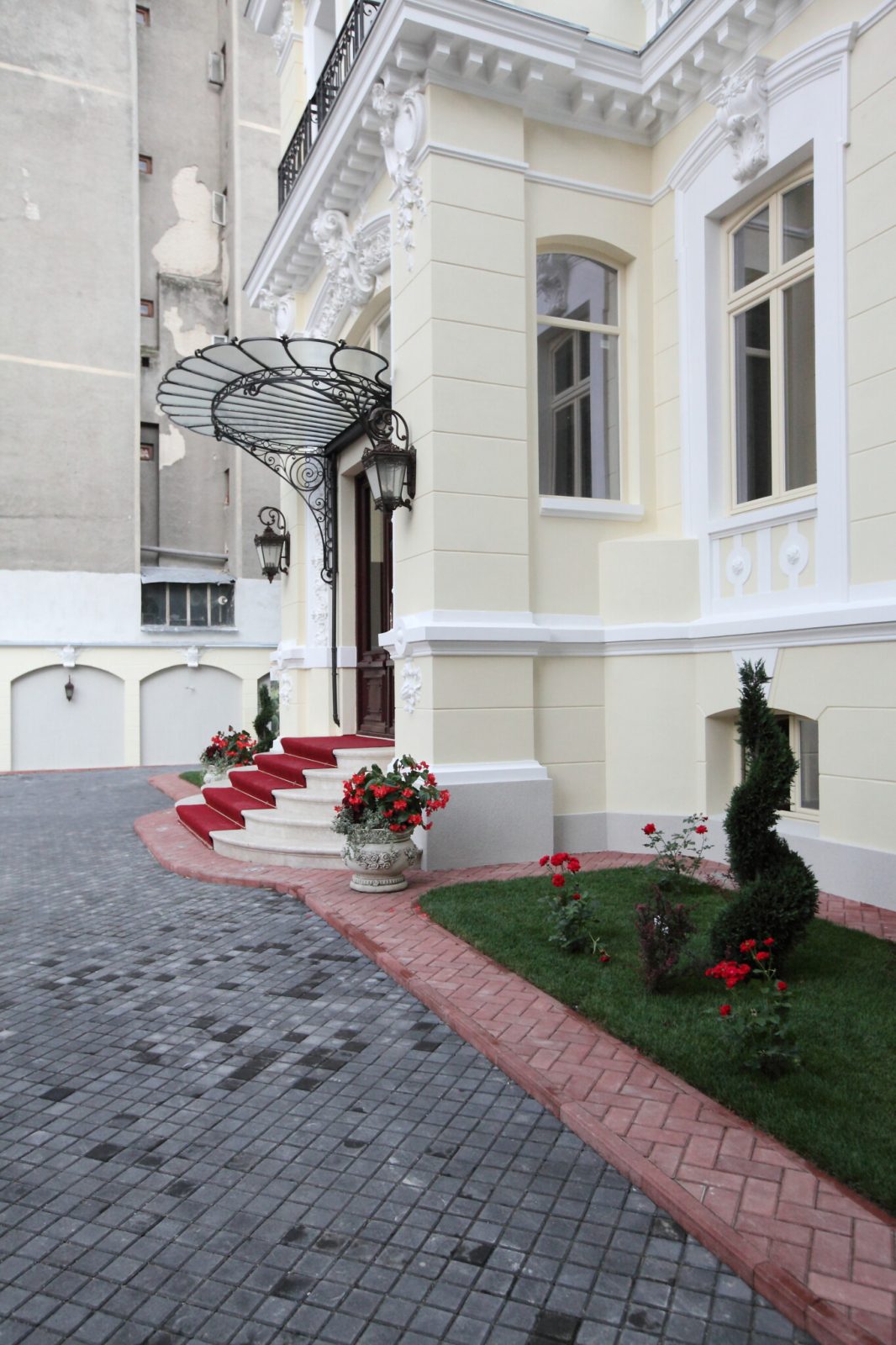 Fier forjat și stucaturi restaurate — Palatul Noblesse