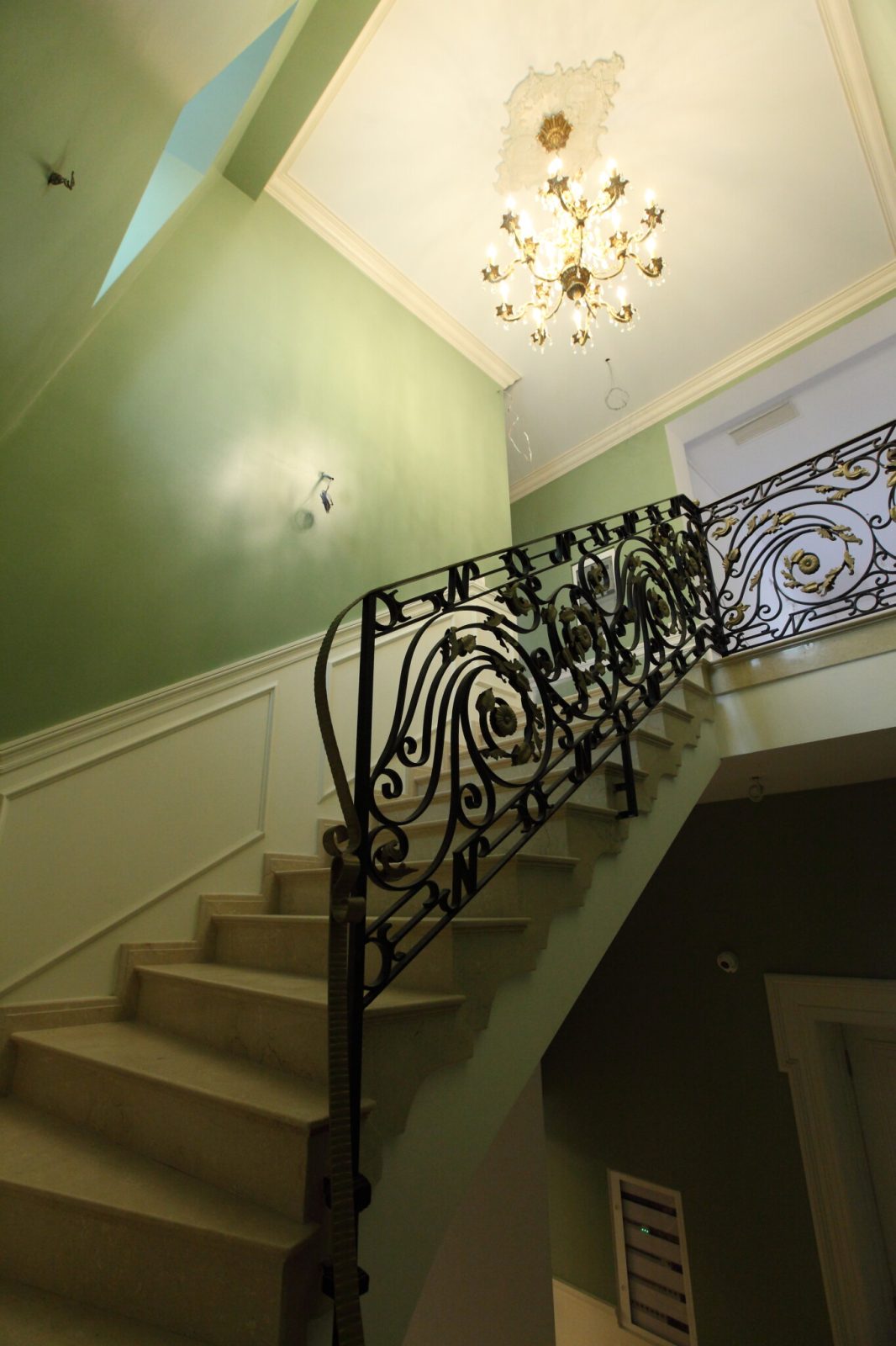 Fier forjat ornamental — Palatul Noblesse