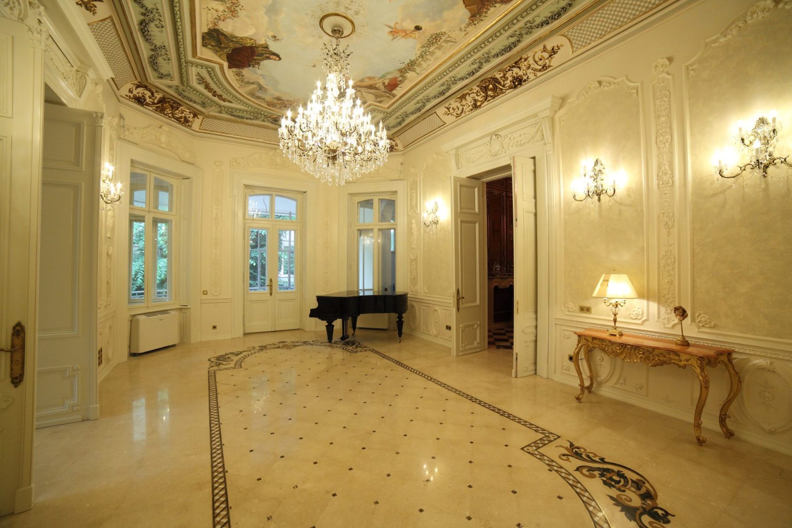 Pictura de la Palatul Noblesse – Artă, Emoție și Rafinament în Inima Bucureștiului