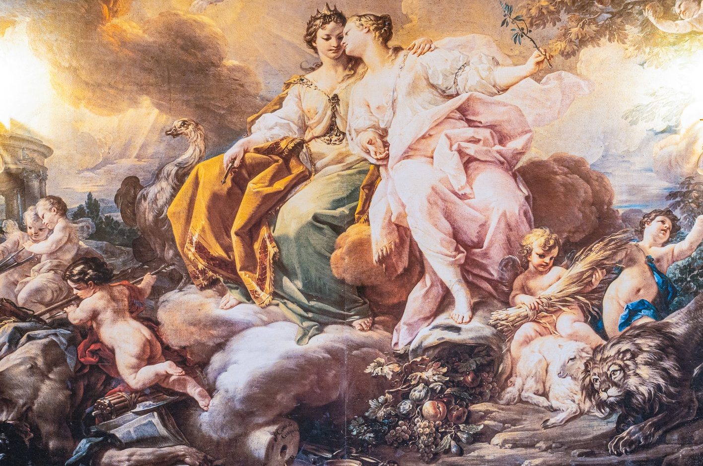 Frescă originală pe tavanul Palatului Noblesse, pictură murală restaurată