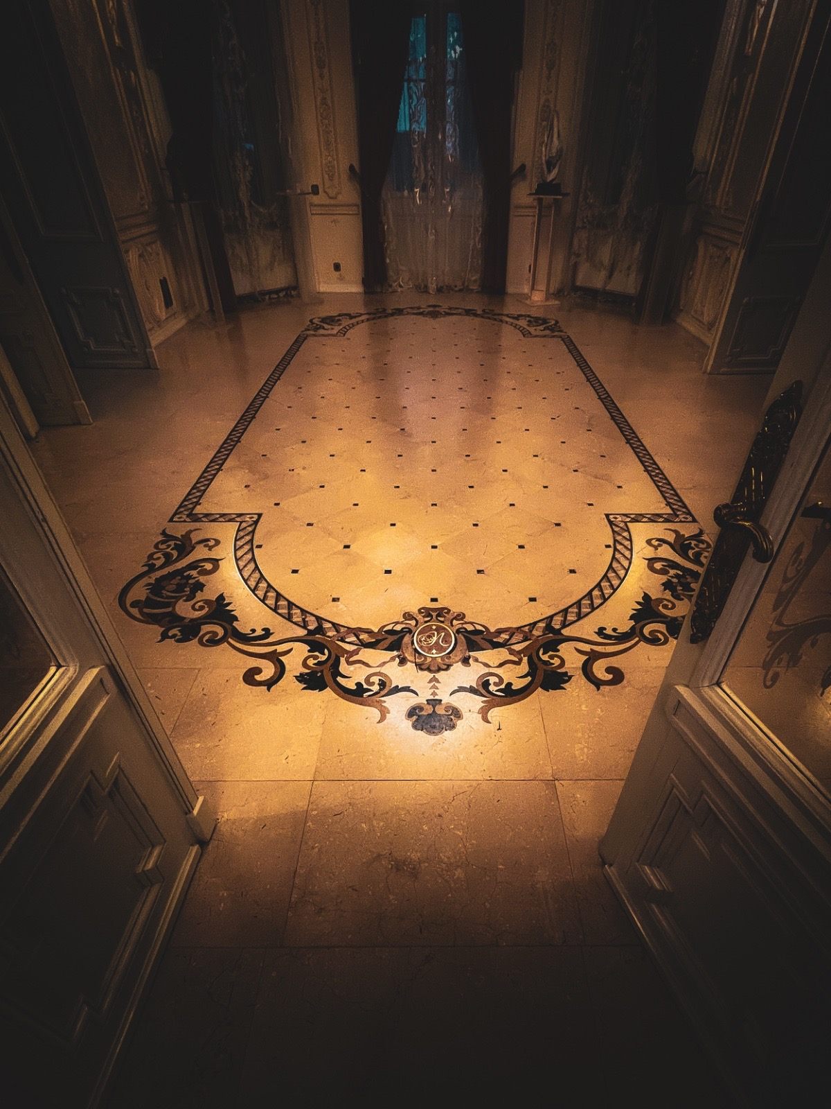 Pardoseală din marmură, detaliu de interior la Palatul Noblesse