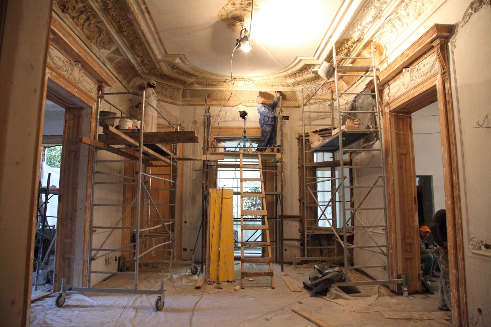 Proces de restaurare a stucaturilor la Palatul Noblesse