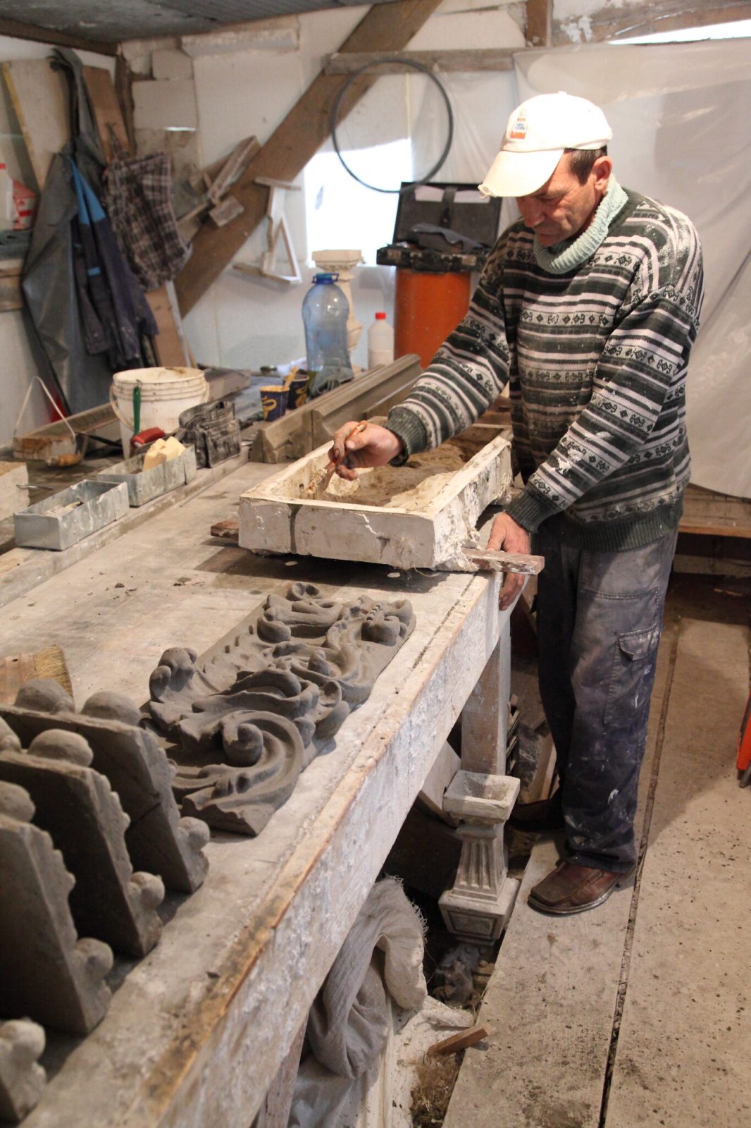 Restaurare stucaturi — detaliu de profil ornamental la Palatul Noblesse