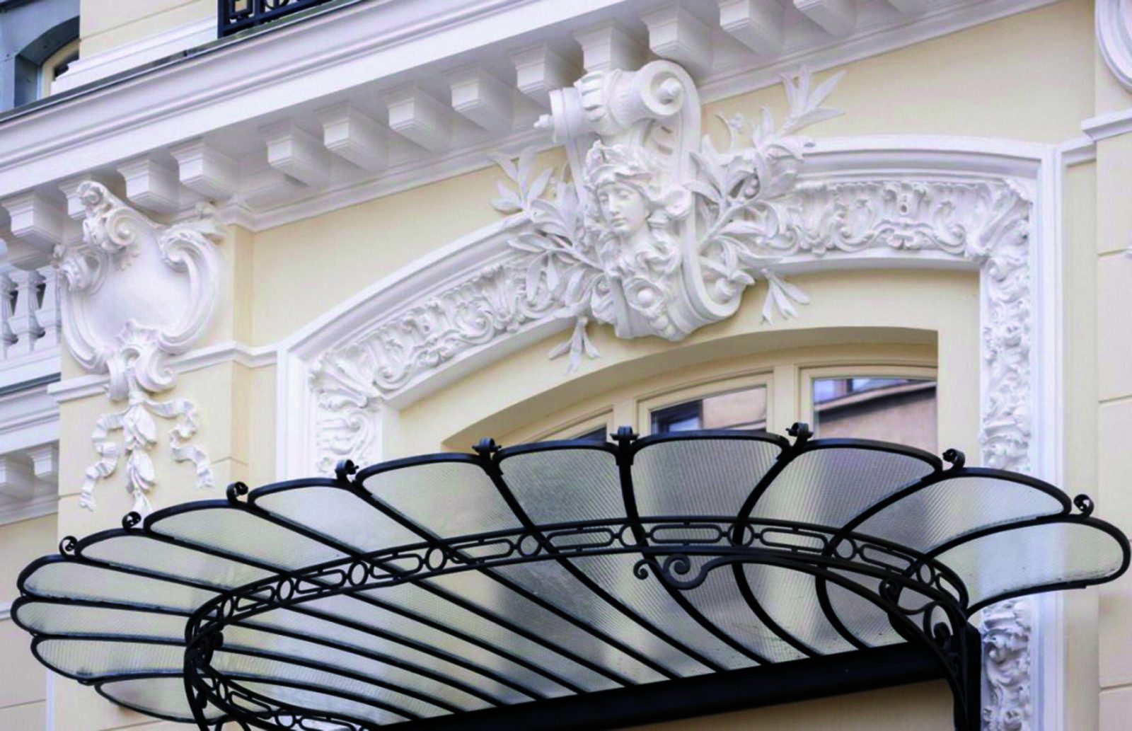 Stucaturi și ornamente restaurate — Palatul Noblesse