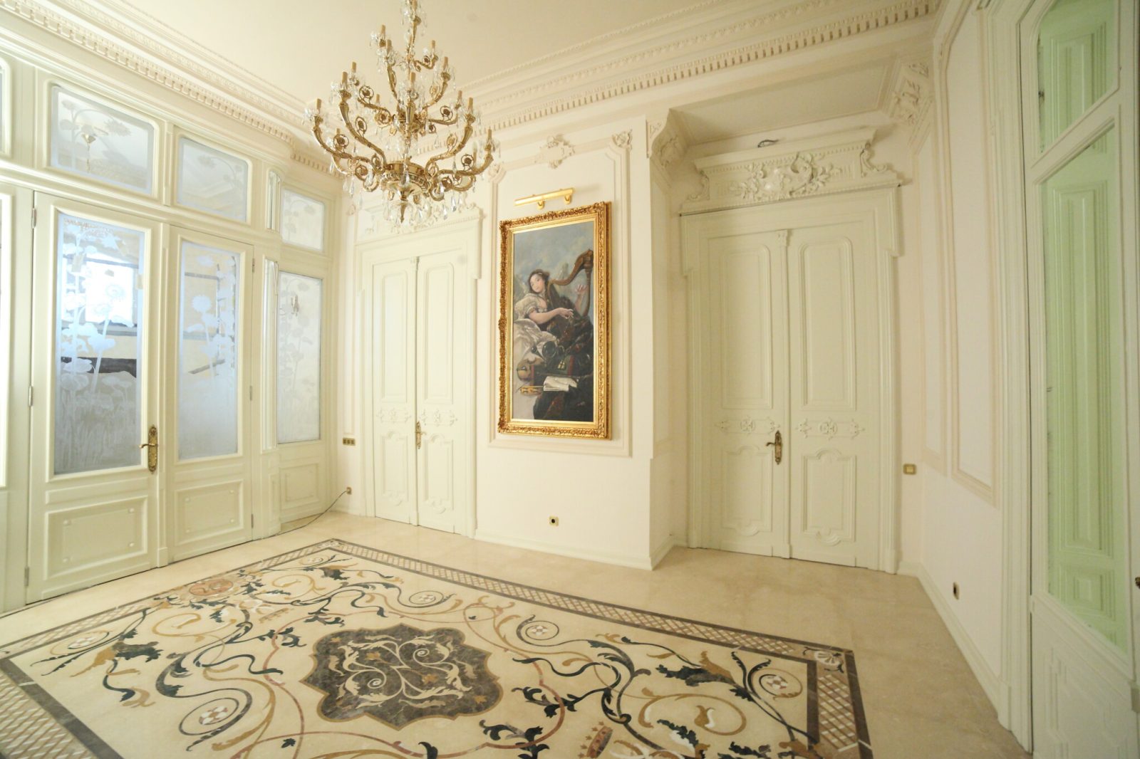 Stucaturi ornamentale pe tavan — Palatul Noblesse