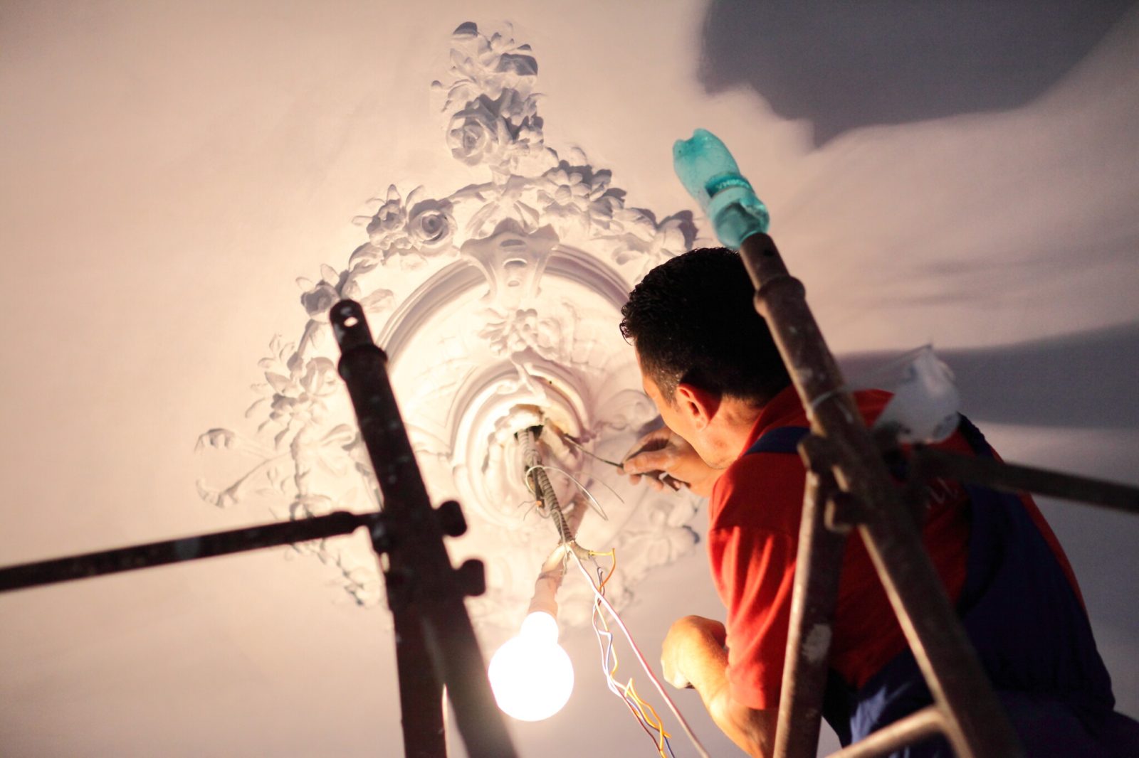 Restaurare stucaturi — refacerea profilelor ornamentale