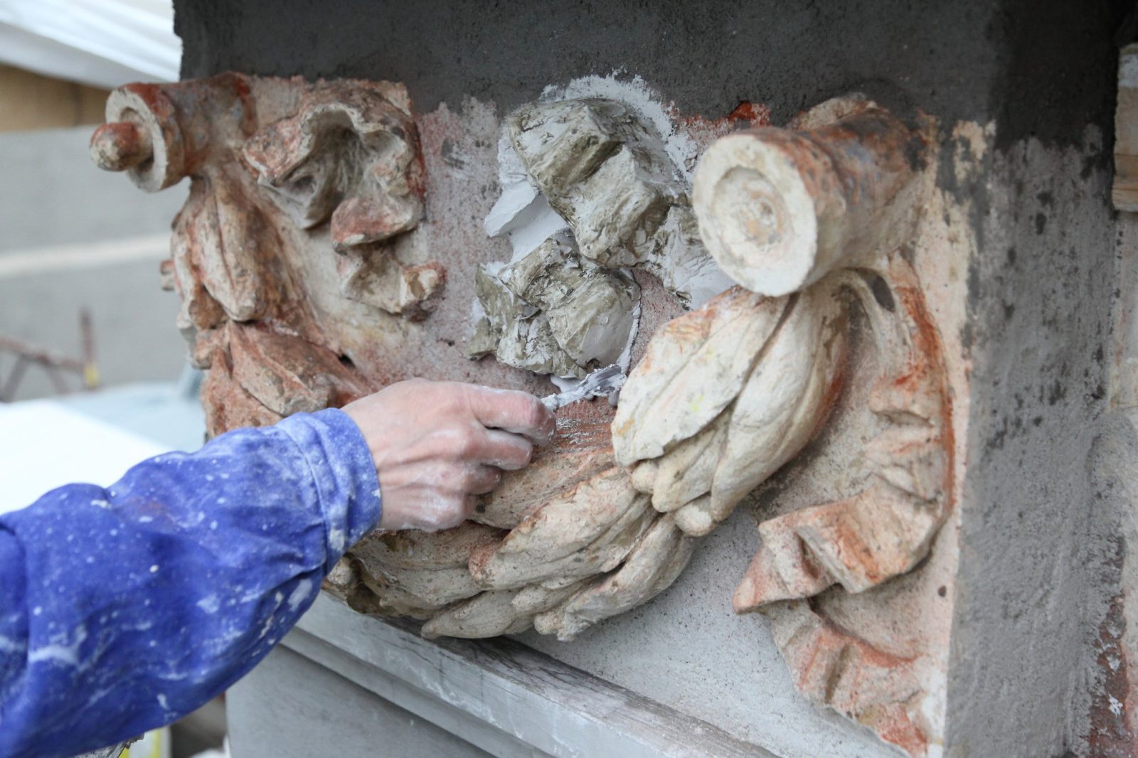 Stucaturile exterioare ale Palatului Noblesse – rafinament sculptat în istorie