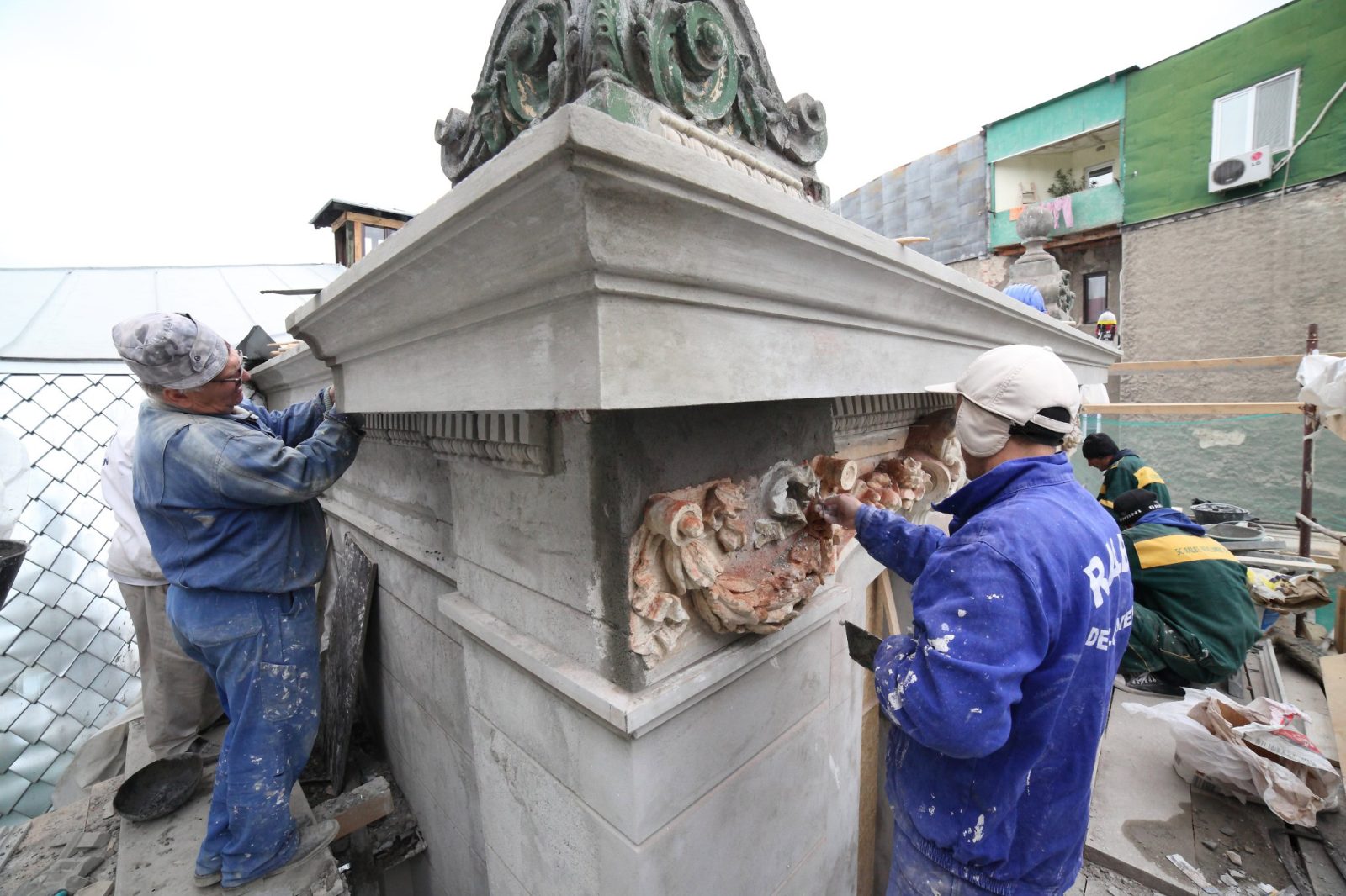 Stucaturile exterioare ale Palatului Noblesse – rafinament sculptat în istorie