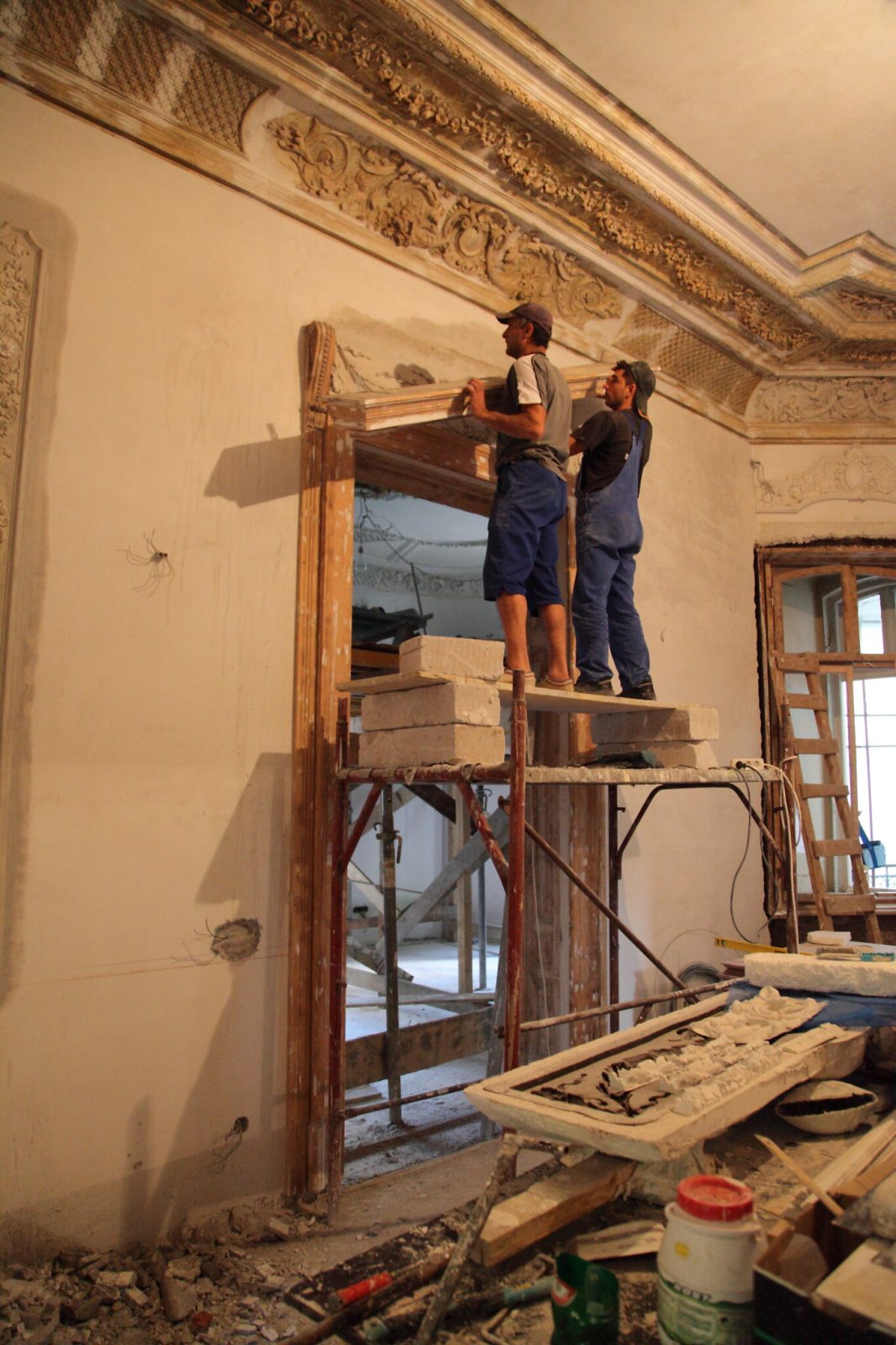 Ancadrament din lemn restaurat — Palatul Noblesse