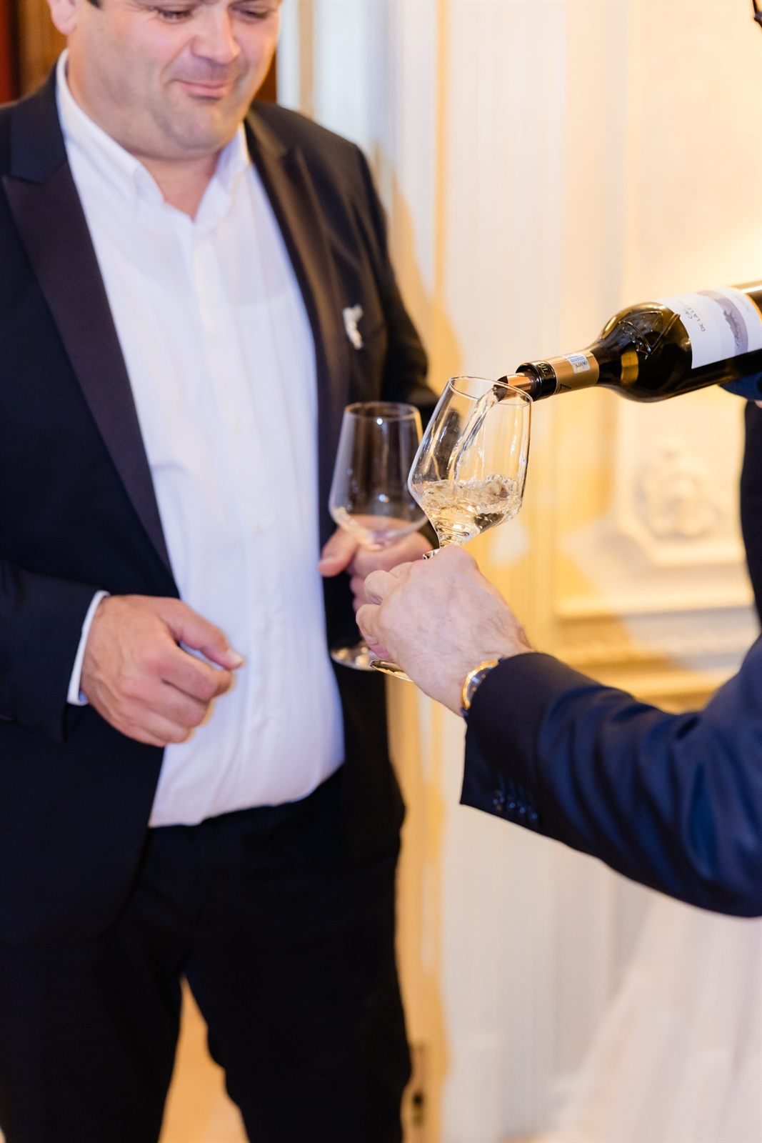 Toast servit invitaților — ospitalitate la Palatul Noblesse