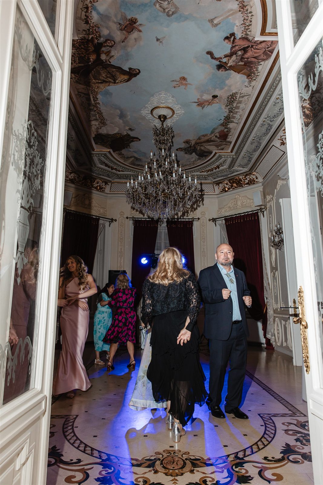 Petrecere de botez cu dans în Salonul Baroque — Palatul Noblesse
