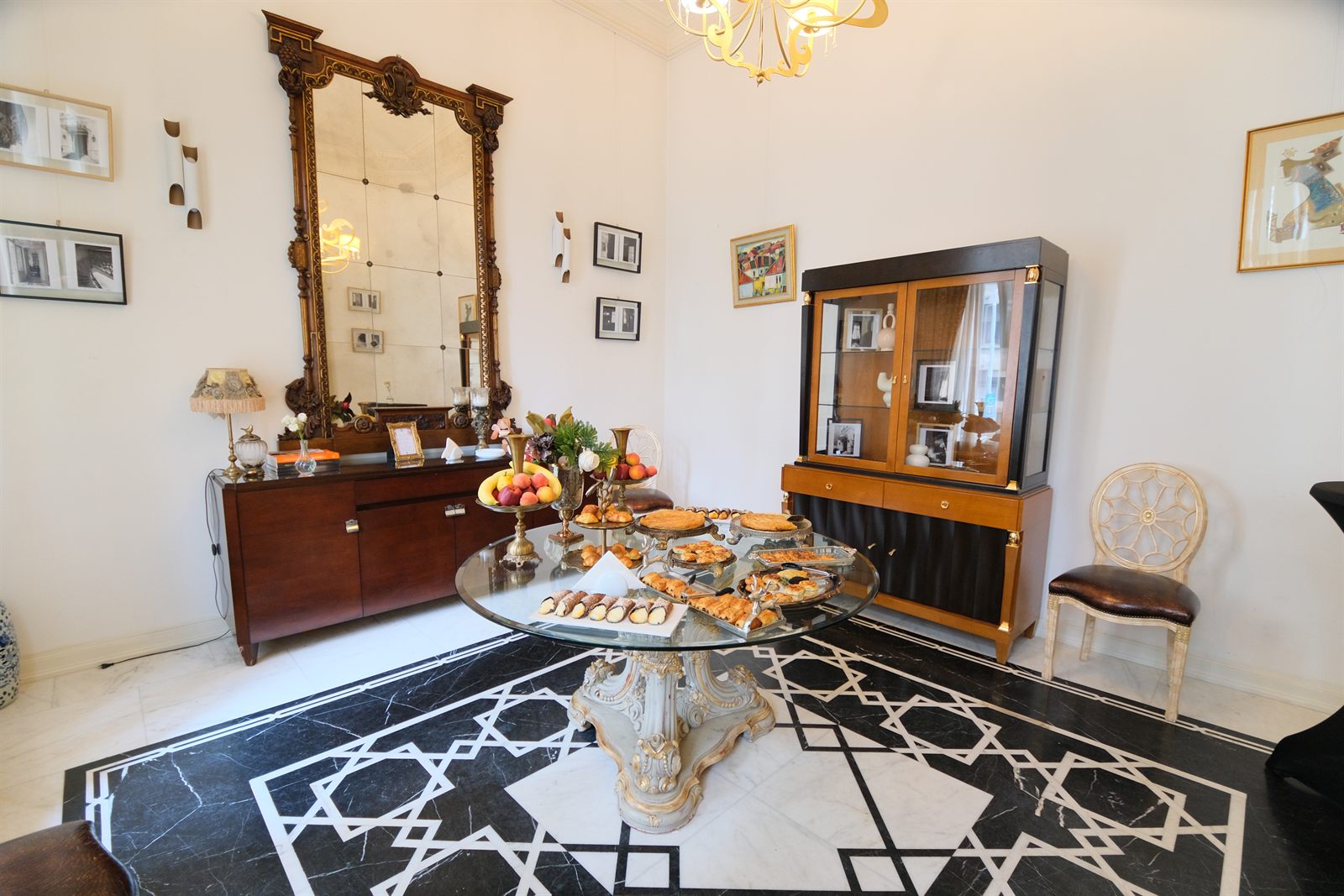 Invitati conferinta avocati palatul noblesse — Palatul Noblesse