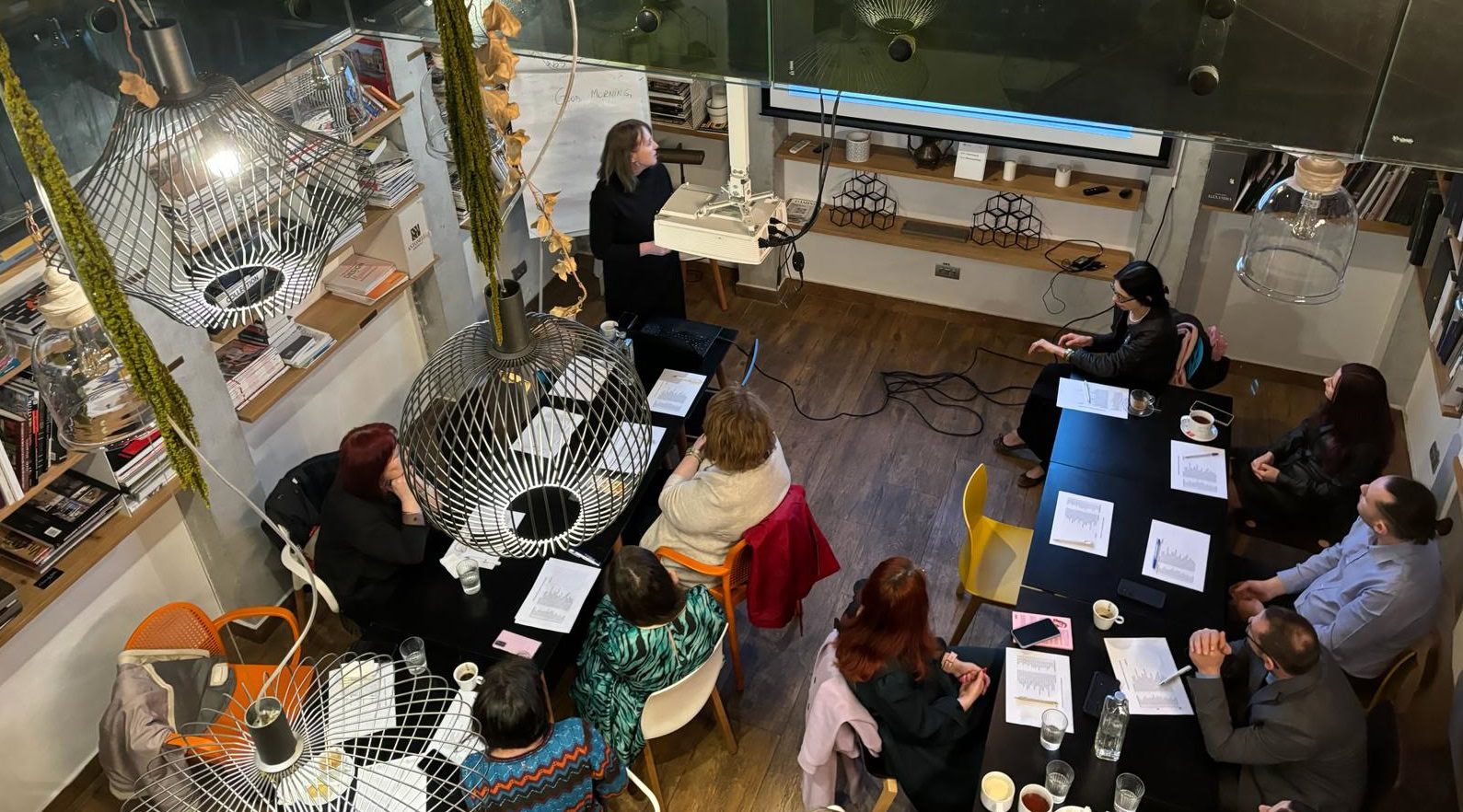 Biblioteka Palatului Noblesse găzduiește întâlnirile de Networking Re-Connect România