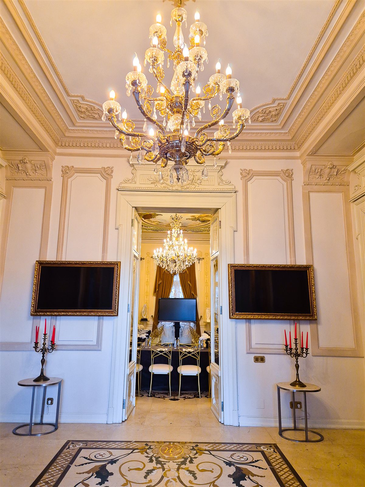 Boardroom pentru ședințe de board în salonul Baroque — Palatul Noblesse