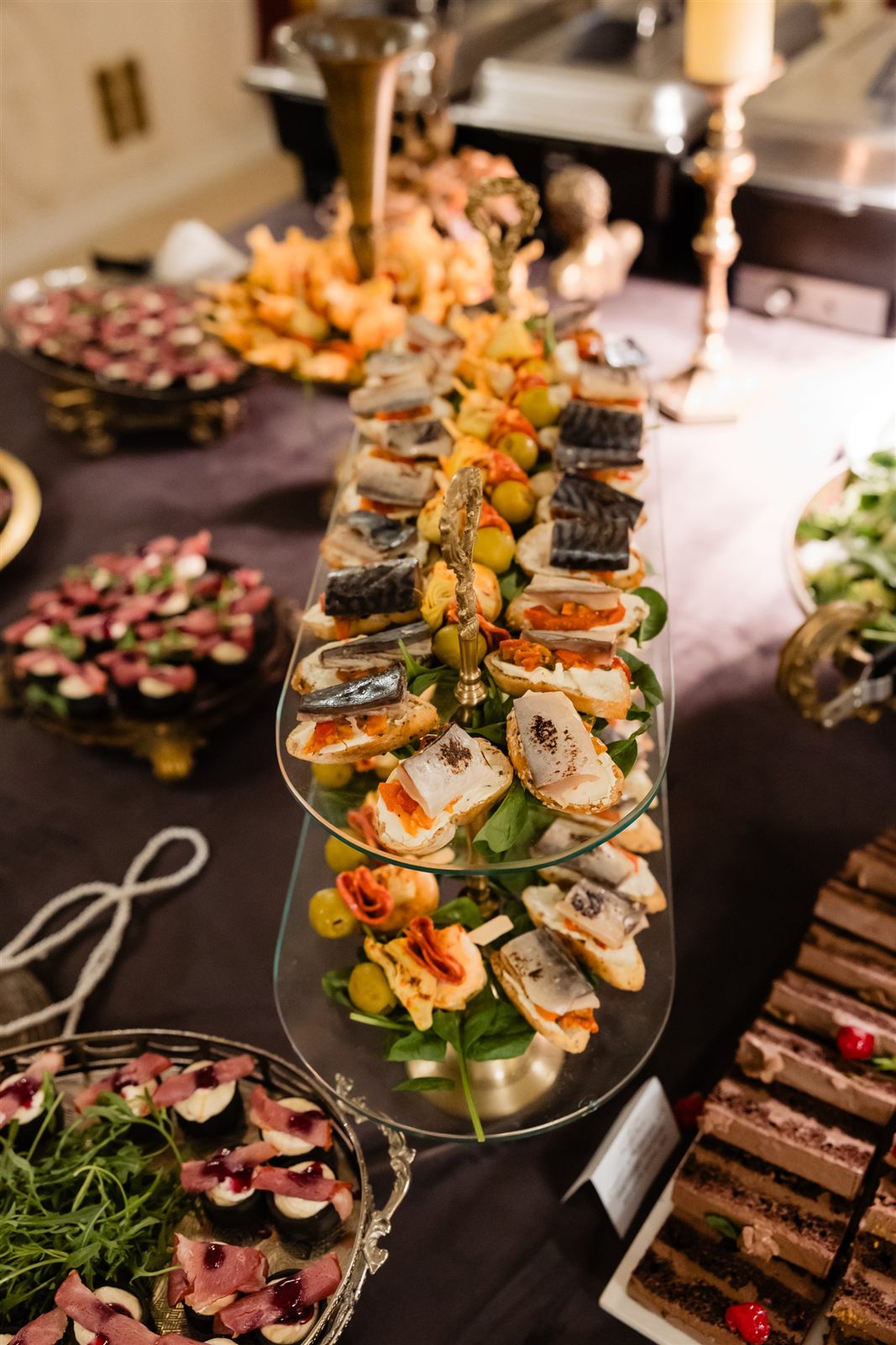 Bufet corporate cu aperitive pe platouri, în salonul Florence — Palatul Noblesse