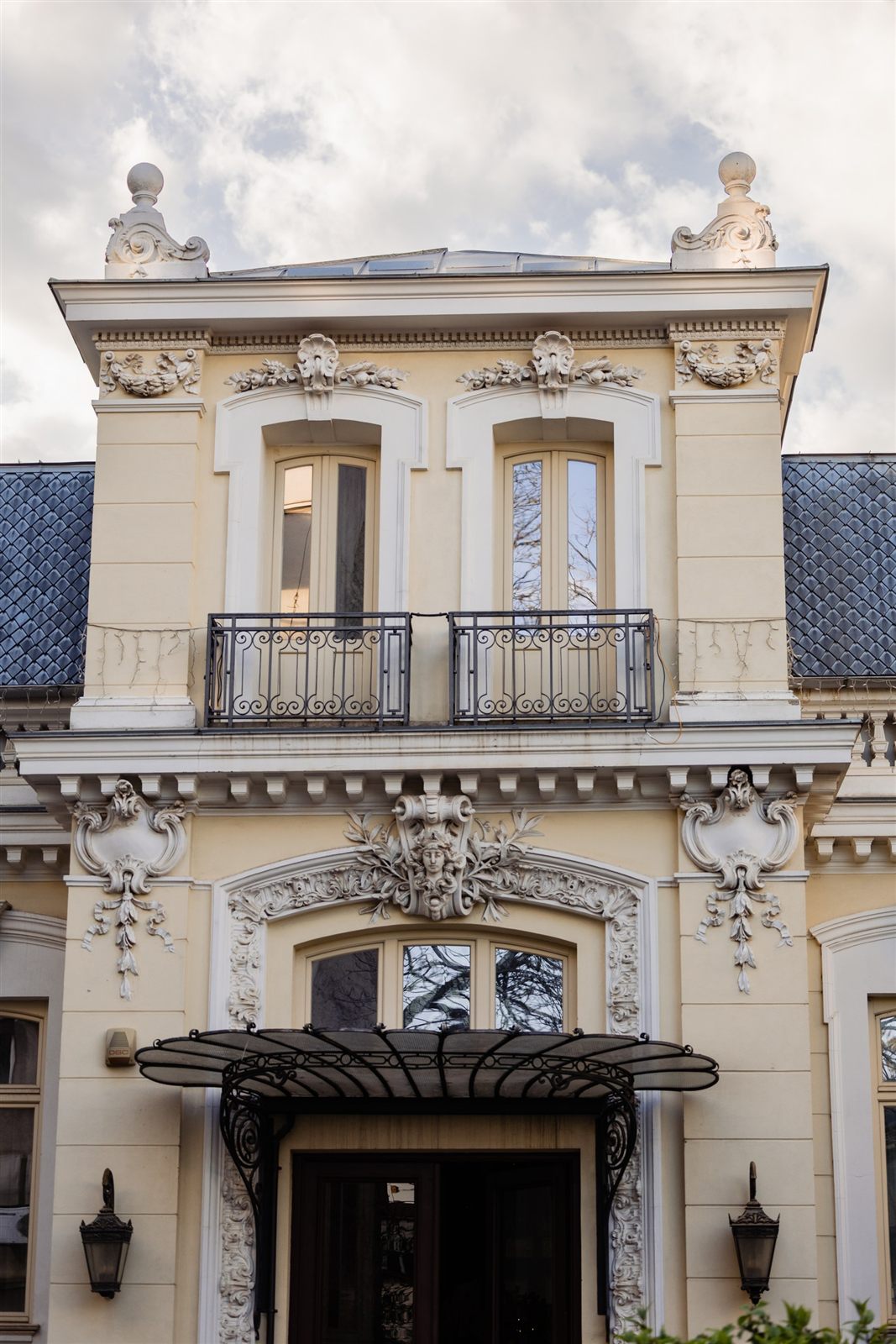 Exteriorul Palatului Noblesse, monument istoric din 1881 — locație pentru evenimente corporate