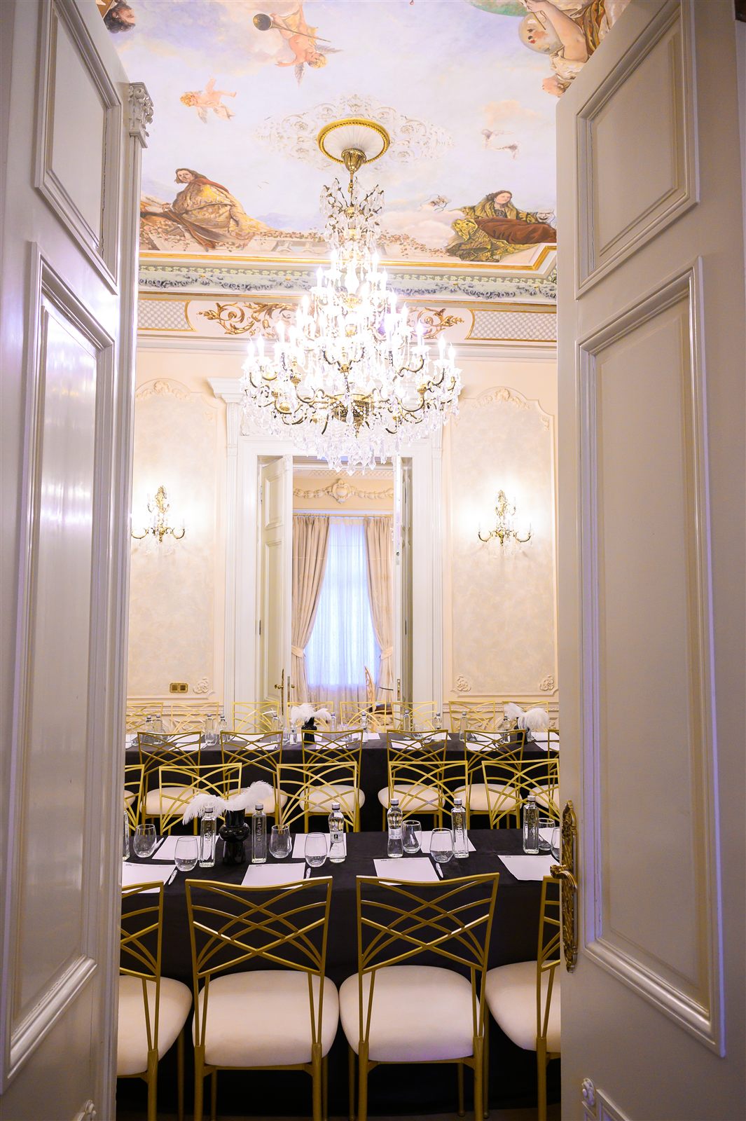 Mese pregătite pentru un eveniment corporate — Palatul Noblesse