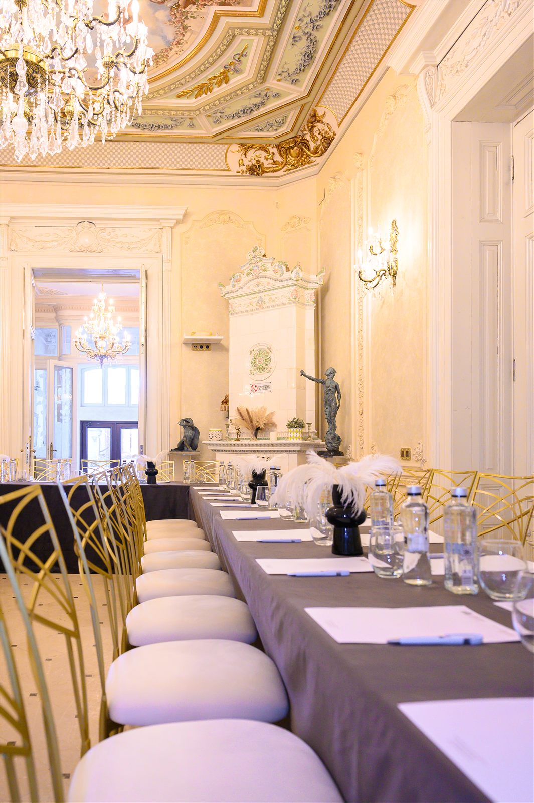 Salon elegant amenajat pentru un eveniment corporate — Palatul Noblesse