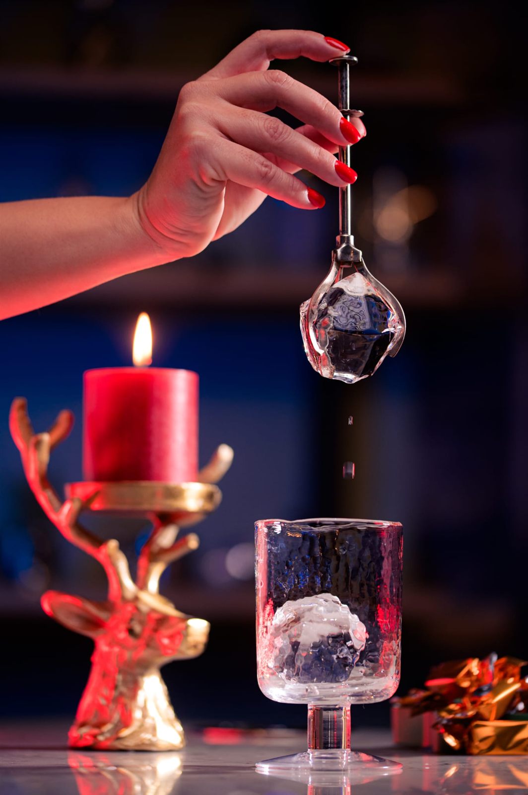 Cocktail de Crăciun la lumina lumânării, pregătit de bartenderii Palatului