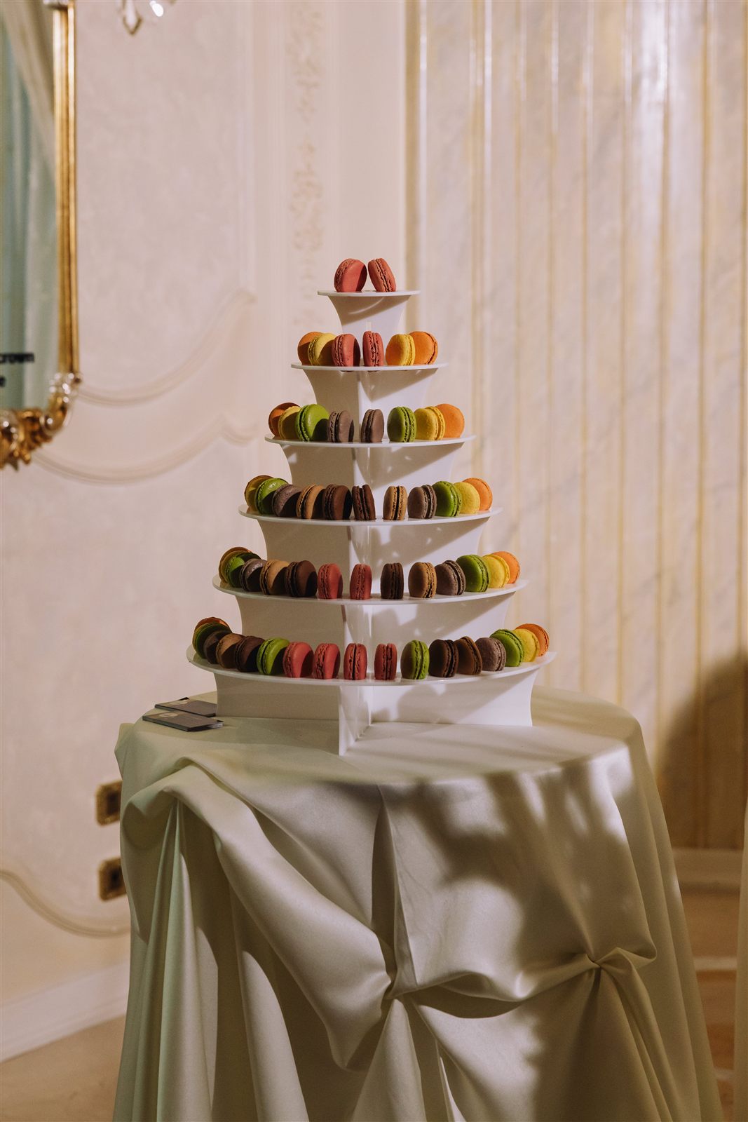Turn de macarons la lansarea UpEventi de la Palatul Noblesse