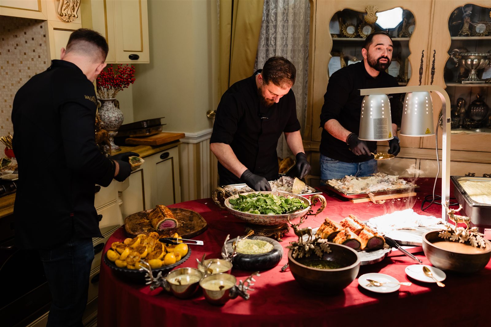 Stație de live cooking cu chef-ul în bucătăria Opera de la parterul Palatului Noblesse
