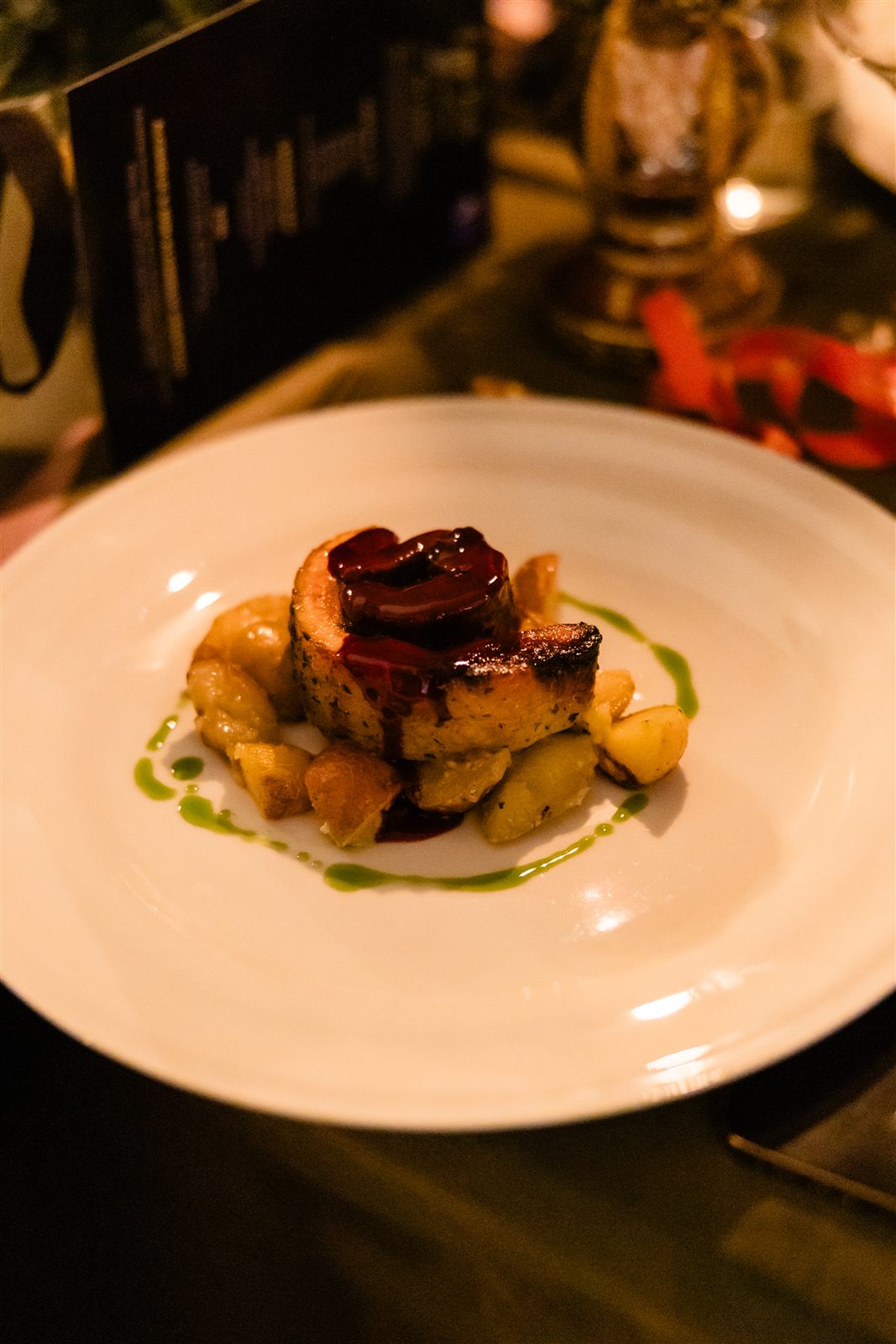 Preparat gourmet servit la farfurie, parte din experiența culinară a Palatului Noblesse
