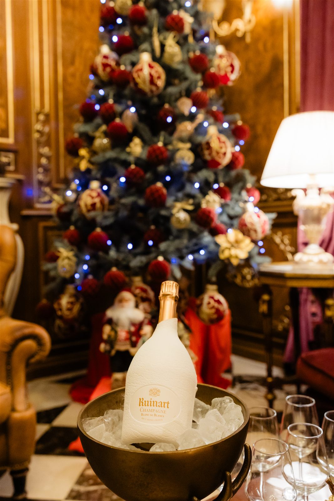 Atmosferă caldă de iarnă în Salonul Regent al Palatului Noblesse