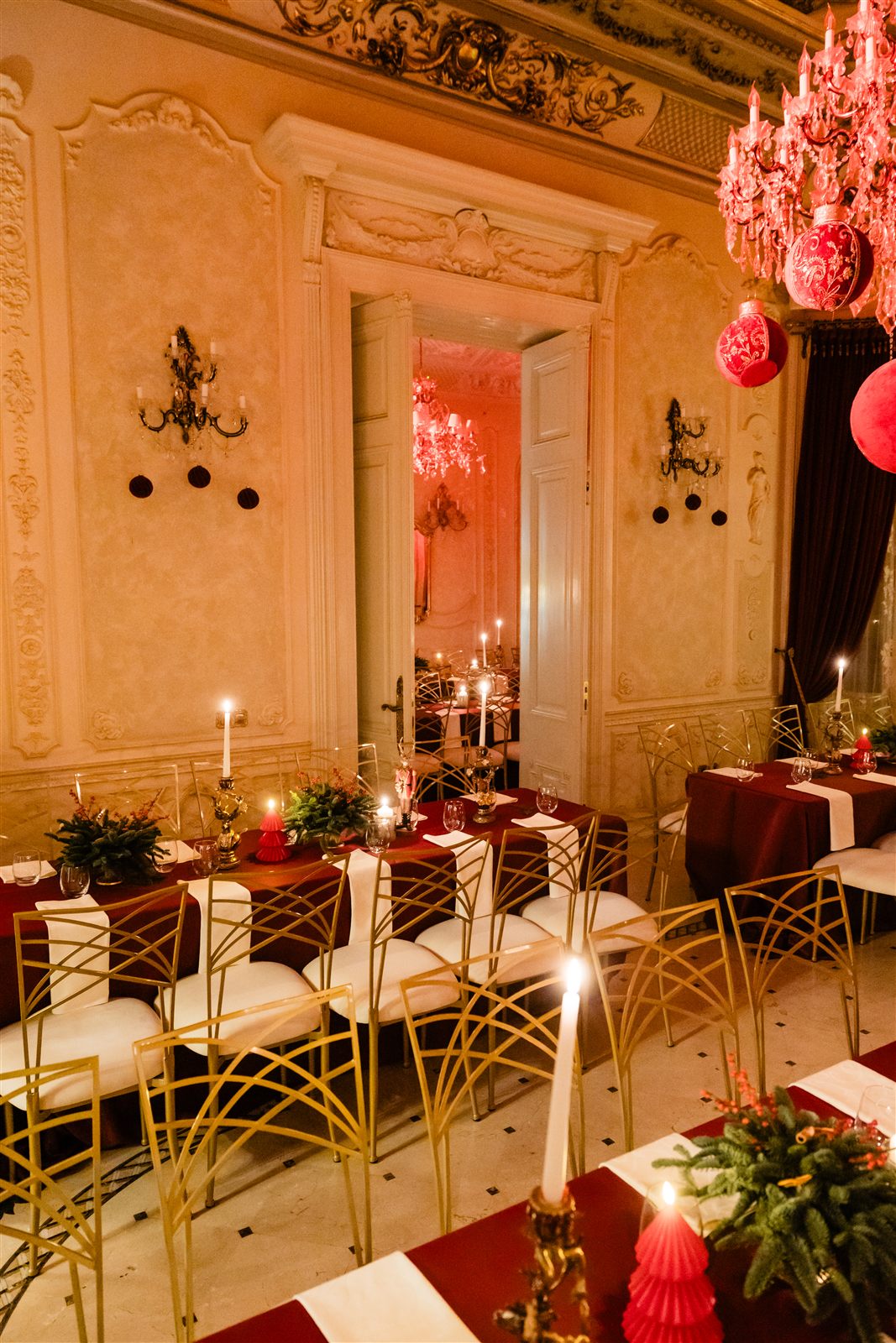Decor de Craciun in Salonul Baroque al Palatului Noblesse