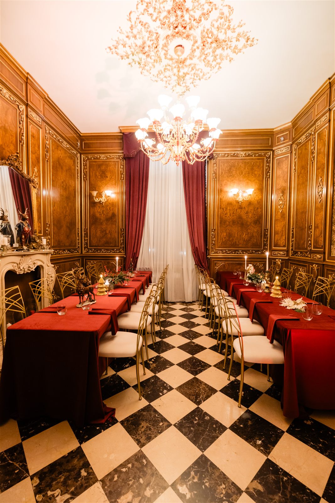 Decoratiuni de Craciun in Salonul Regent al Palatului Noblesse