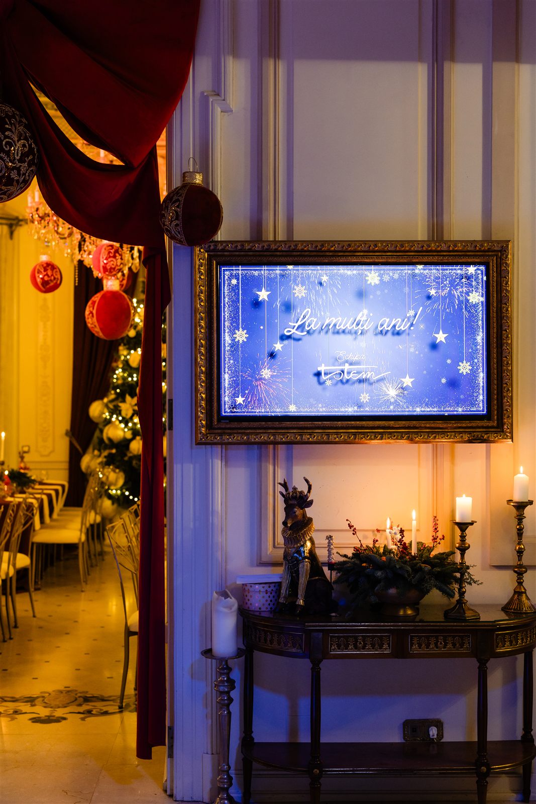 Photocorner de Craciun cu ecran La multi ani si decor festiv la Palatul Noblesse
