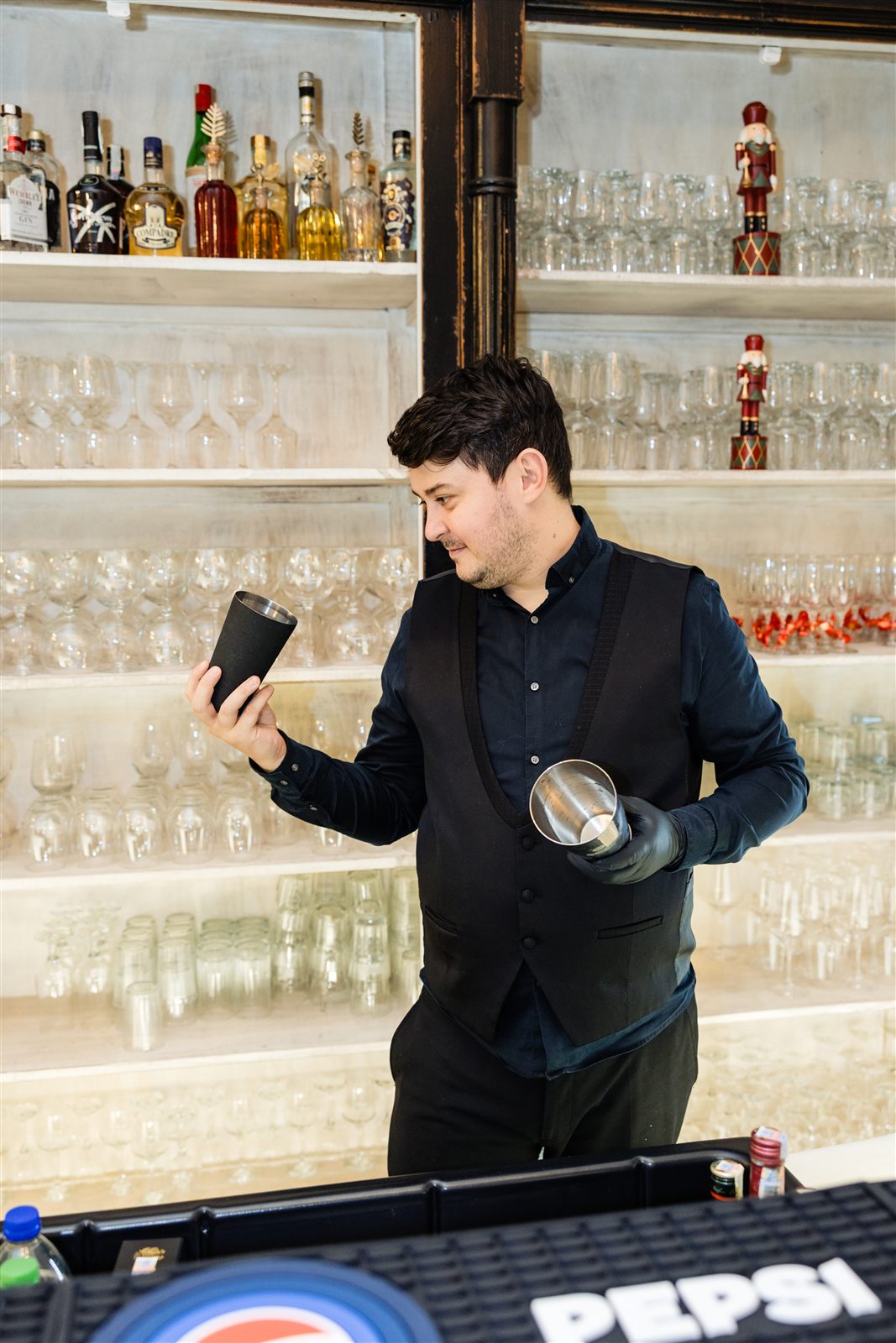 Bartender la barul Palatului Noblesse, seară de Crăciun corporate