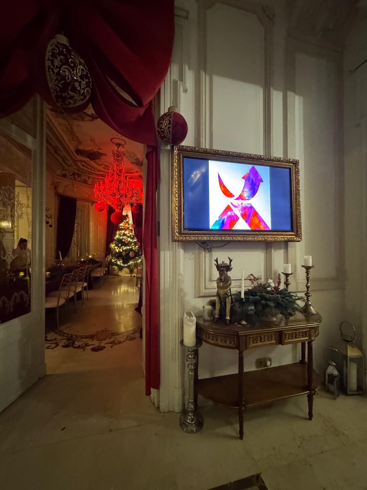 Holul Palatului Noblesse cu ecran și decor de Crăciun, seara Exclusive Networks