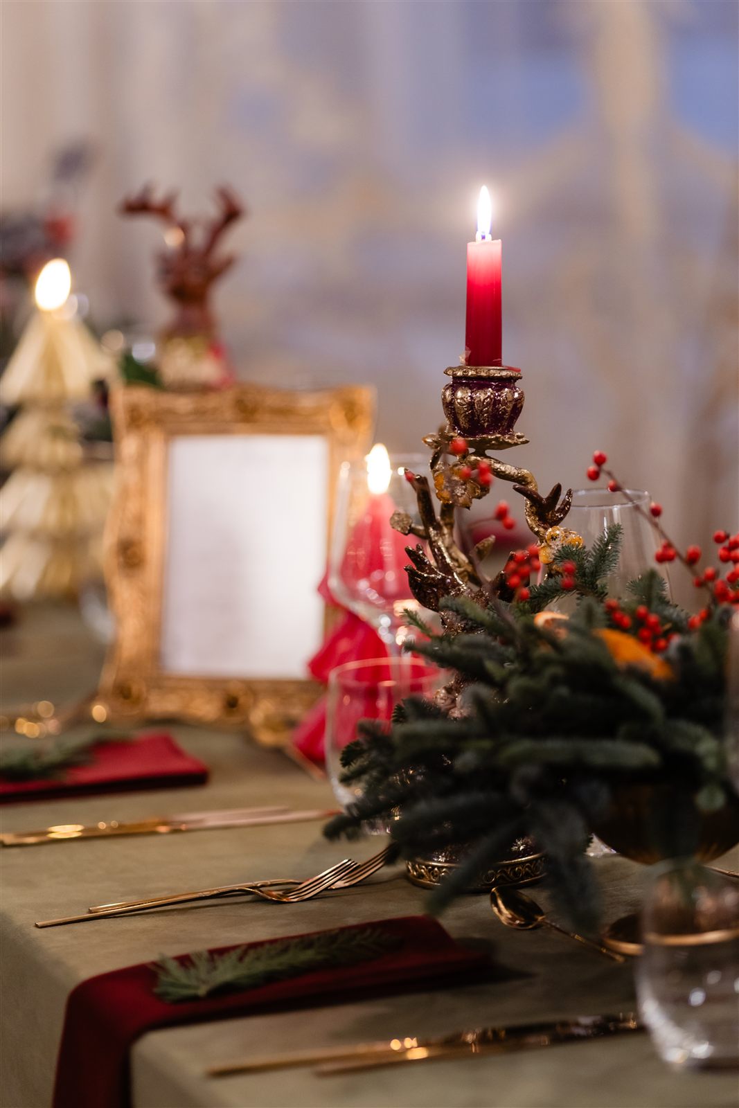 Masă festivă cu meniu și lumânări, Palatul Noblesse