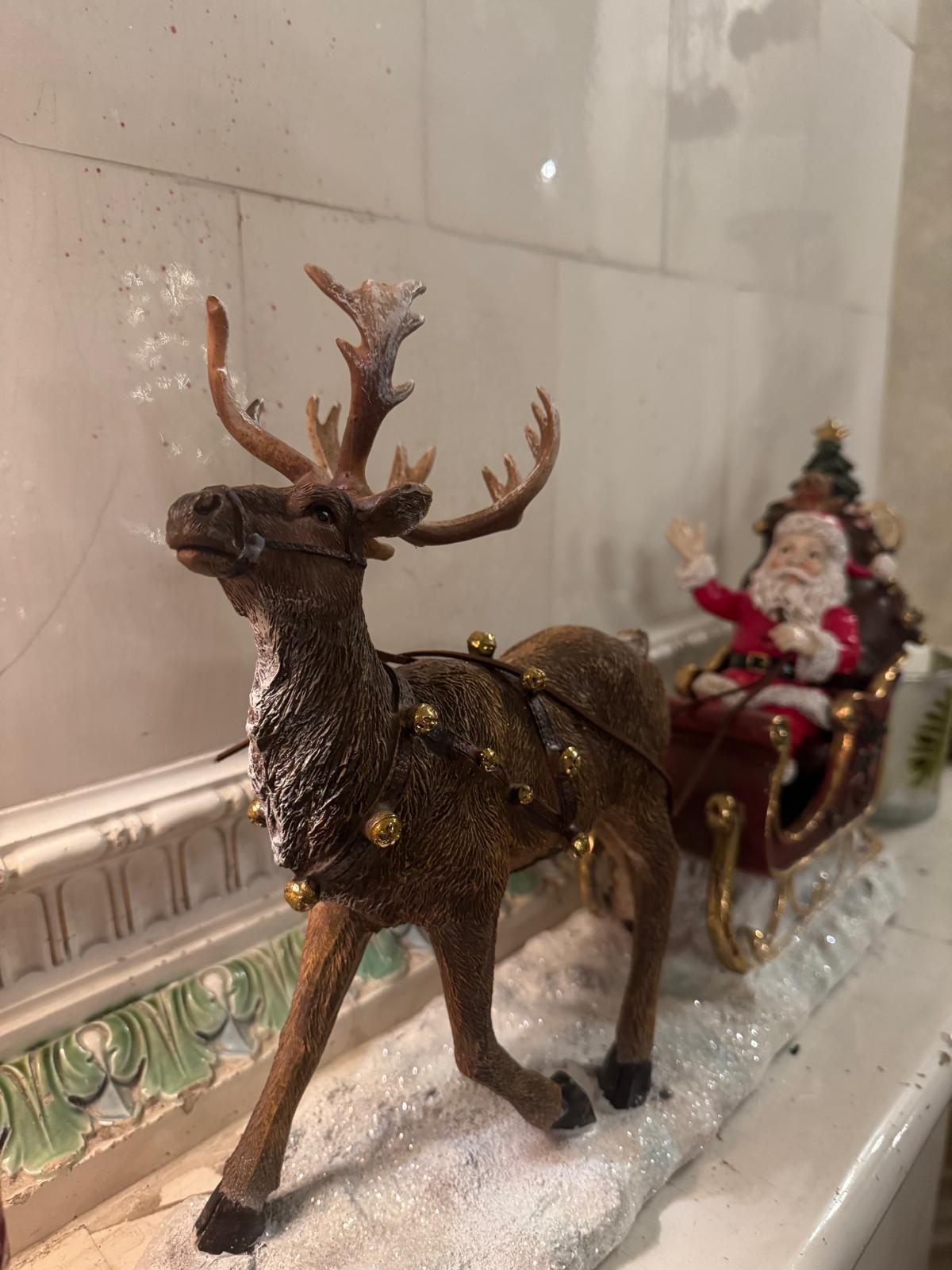 Ren cu sanie și Moș Crăciun, decor de sărbători la Palatul Noblesse