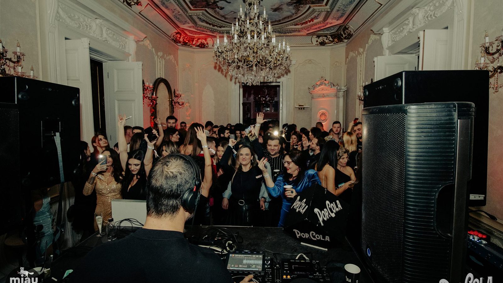 Petrecere de Revelion în București: MiauMiau NYE la Palat