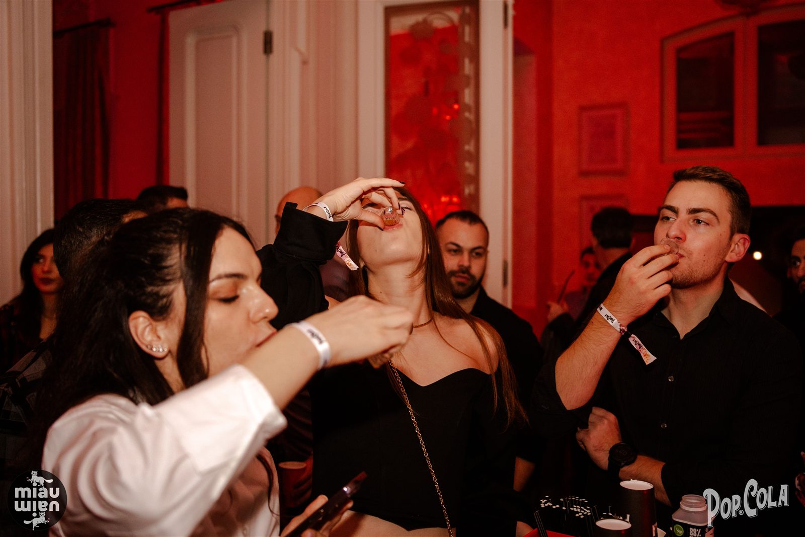 Invitați la bar în noaptea de Revelion